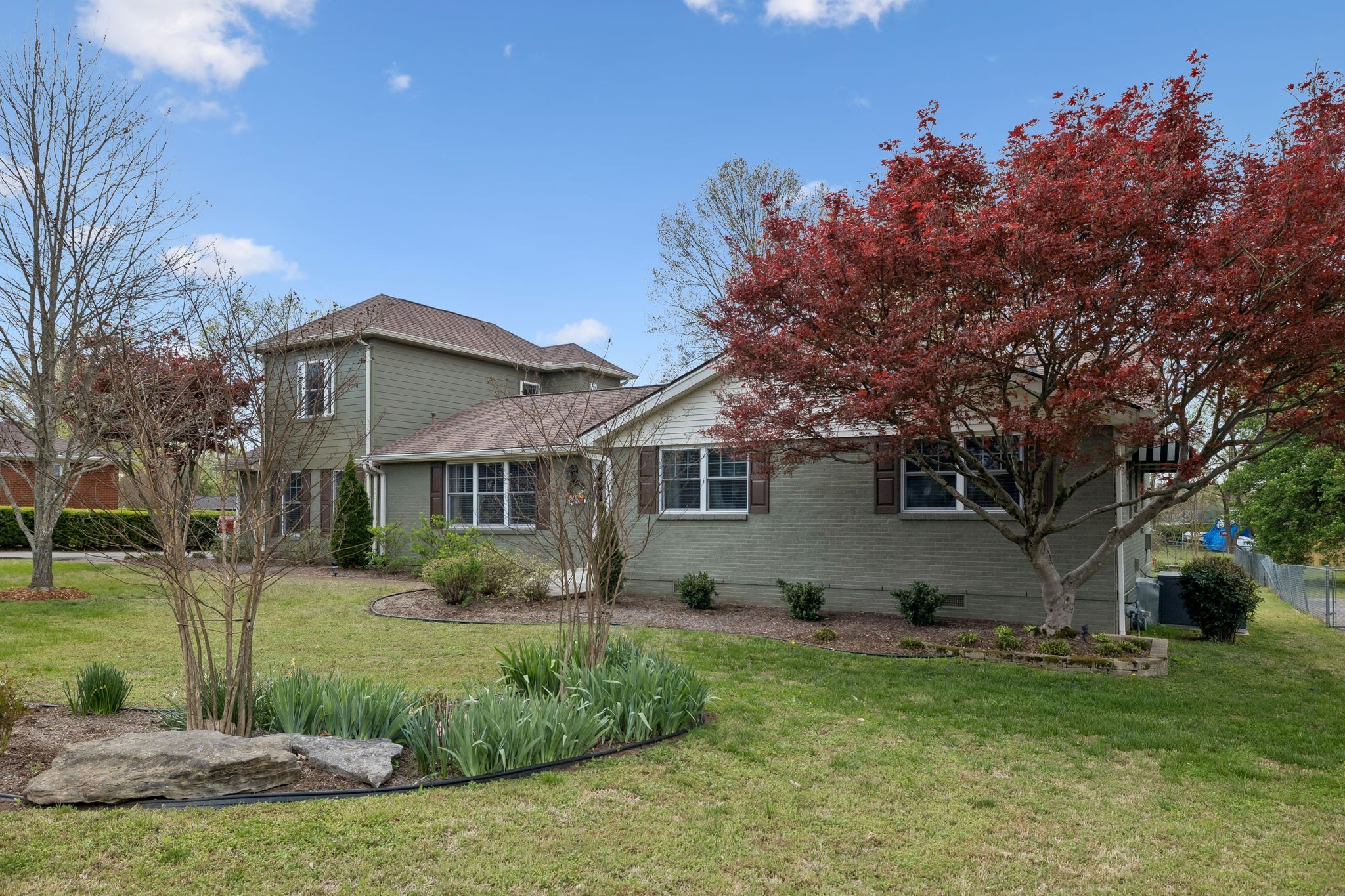 2913 Fernbrook Ln