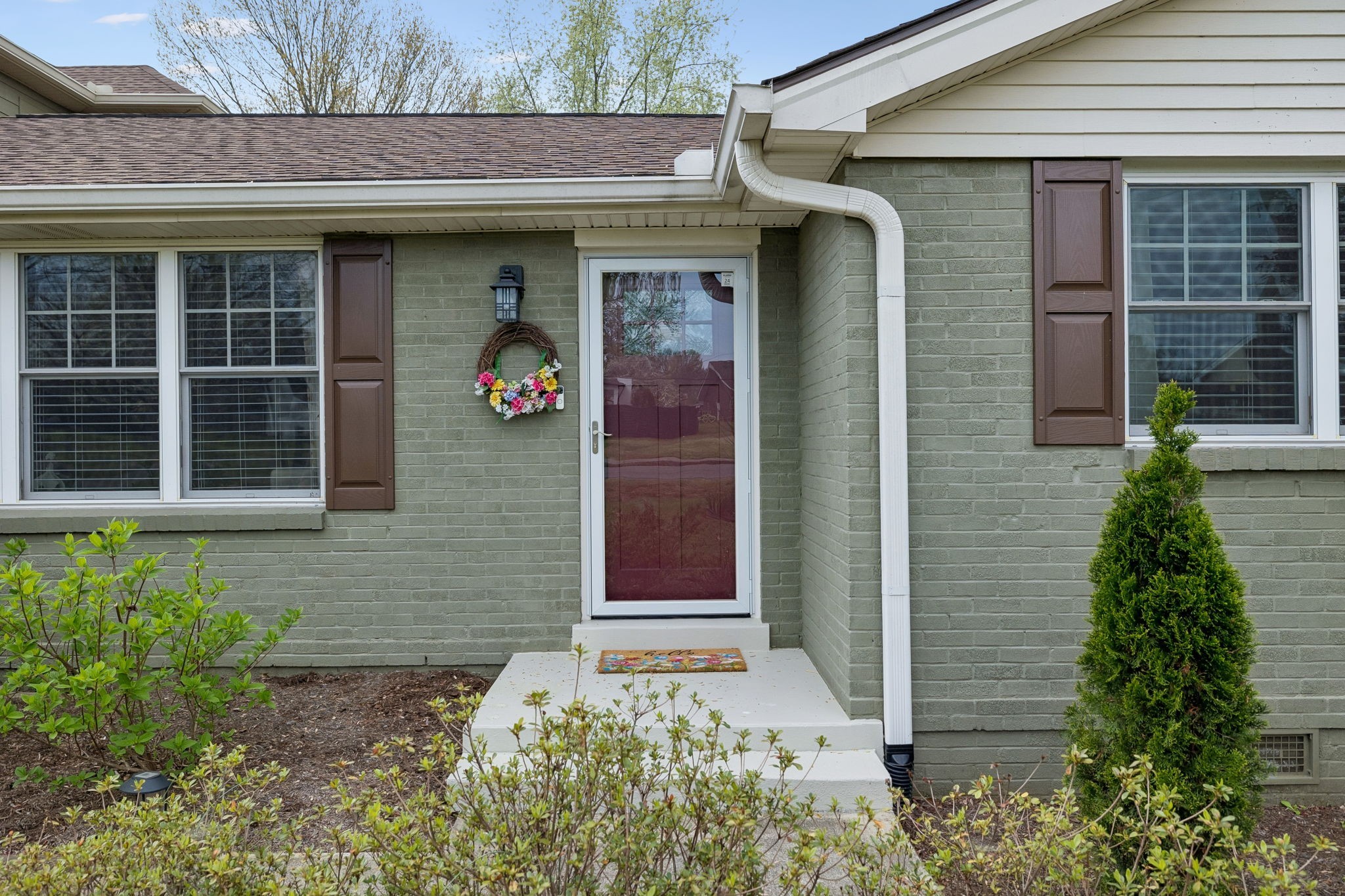 2913 Fernbrook Ln