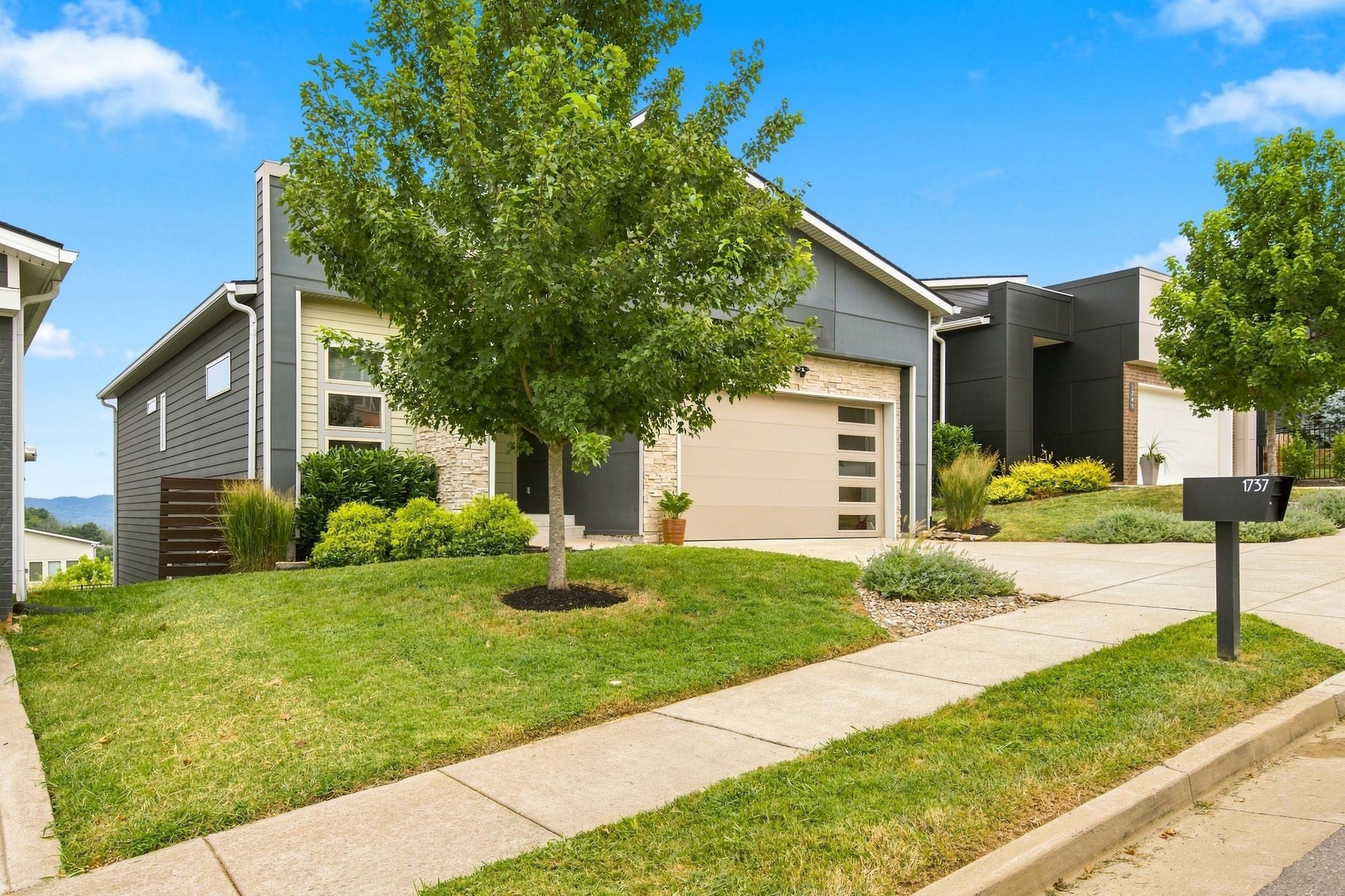 1737 Boxwood Dr