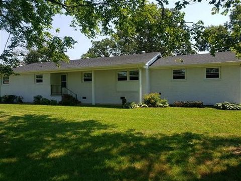 1707 McArthur St Manchester TN 37355