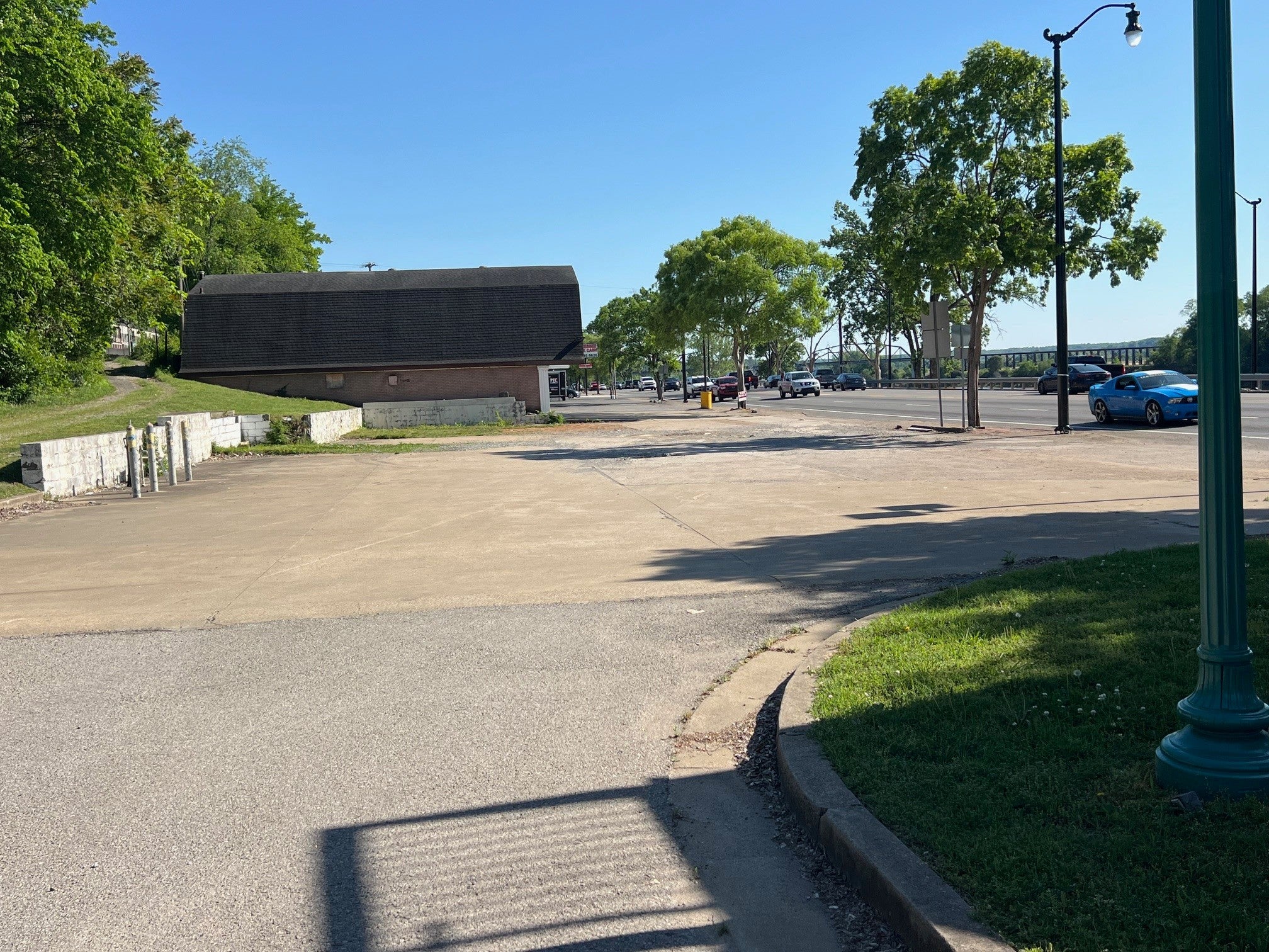 261 N Riverside Dr