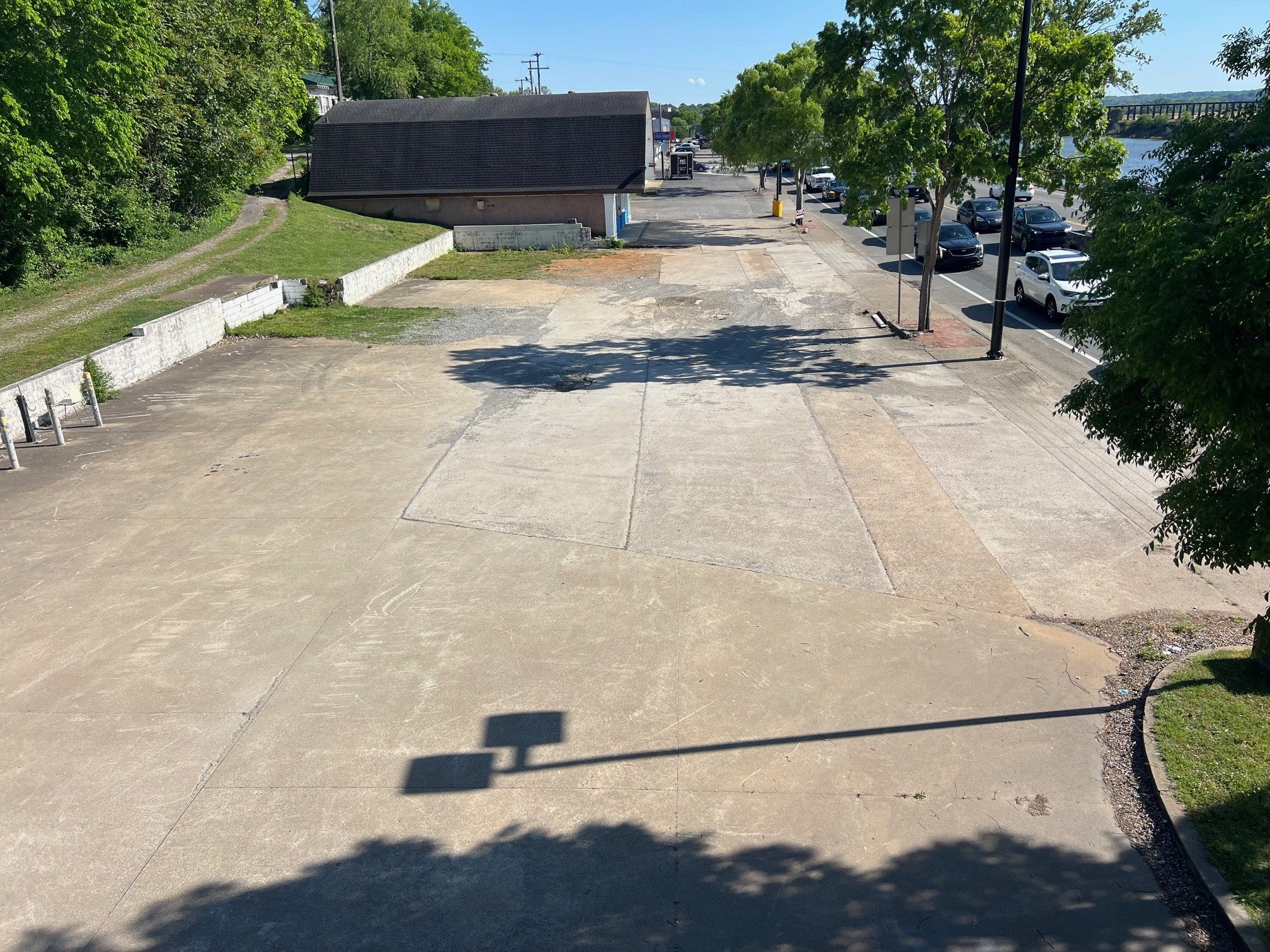 261 N Riverside Dr