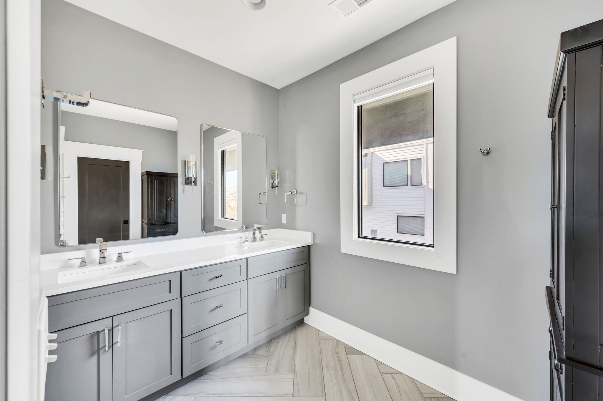 Nashville, Tennessee 37209, United States, 4 Bedrooms Bedrooms, ,3 BathroomsBathrooms,Residential,Active,100295