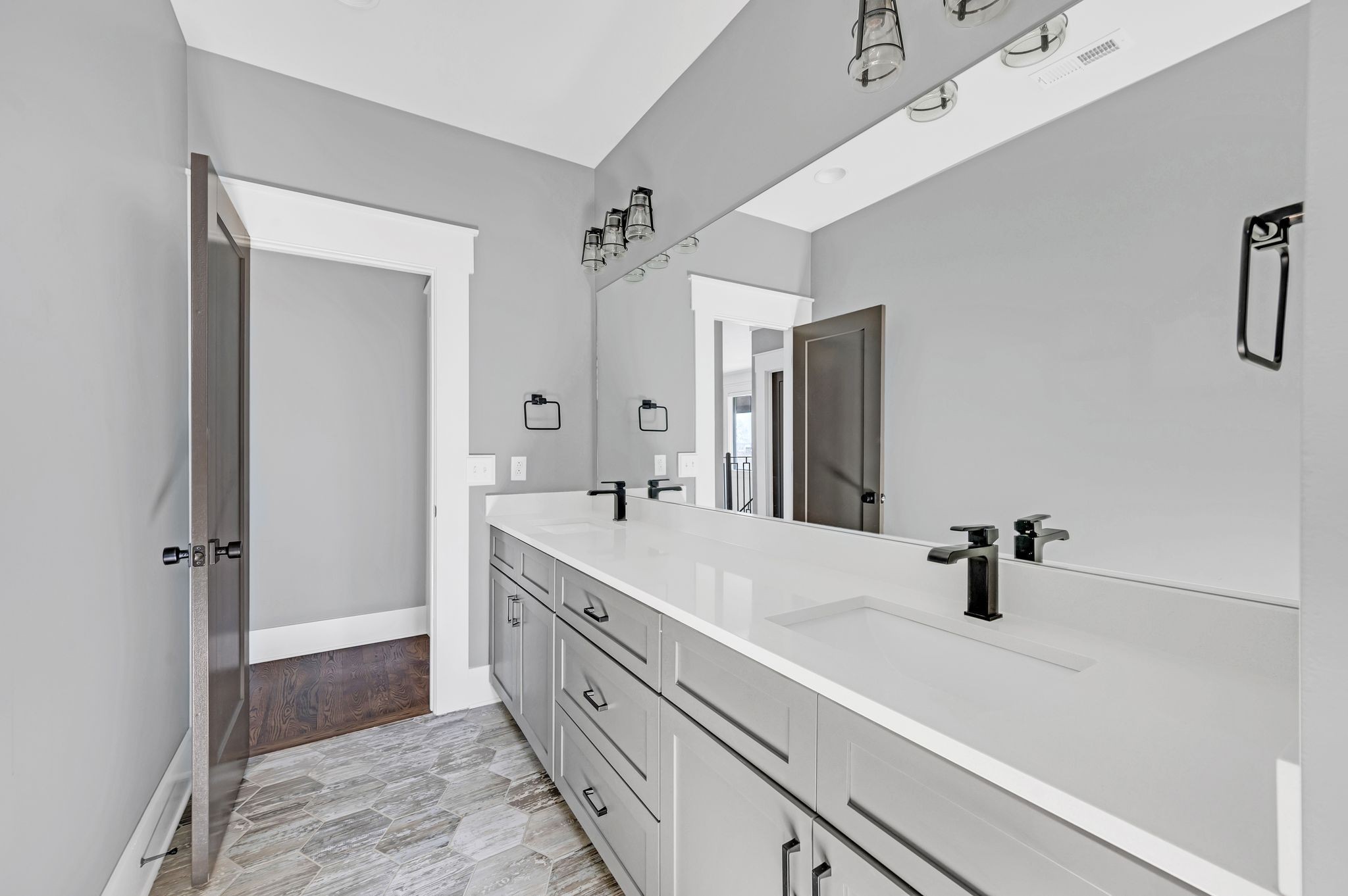 Nashville, Tennessee 37209, United States, 4 Bedrooms Bedrooms, ,3 BathroomsBathrooms,Residential,Active,100295