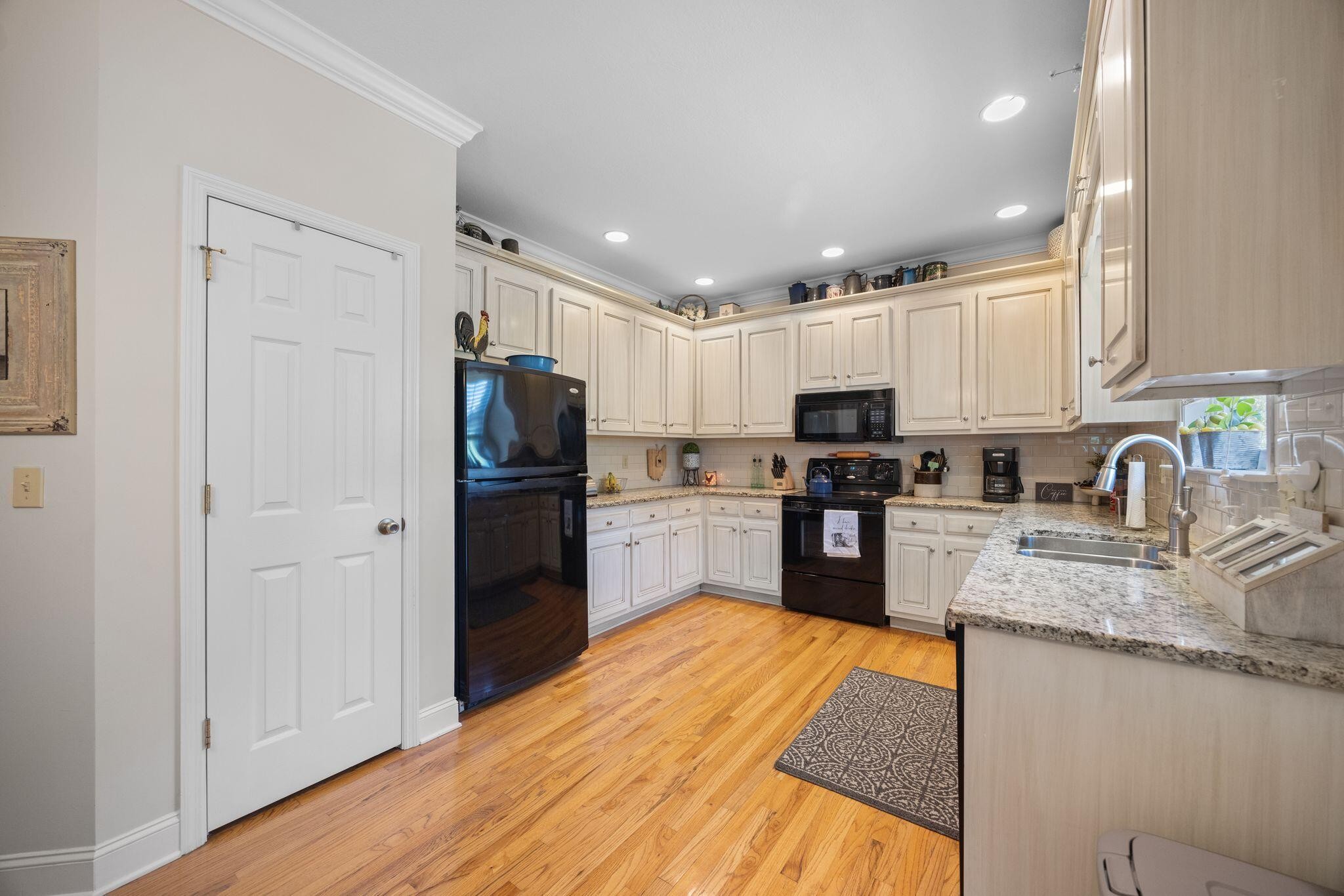 10496 Sovereign Pointe Drive