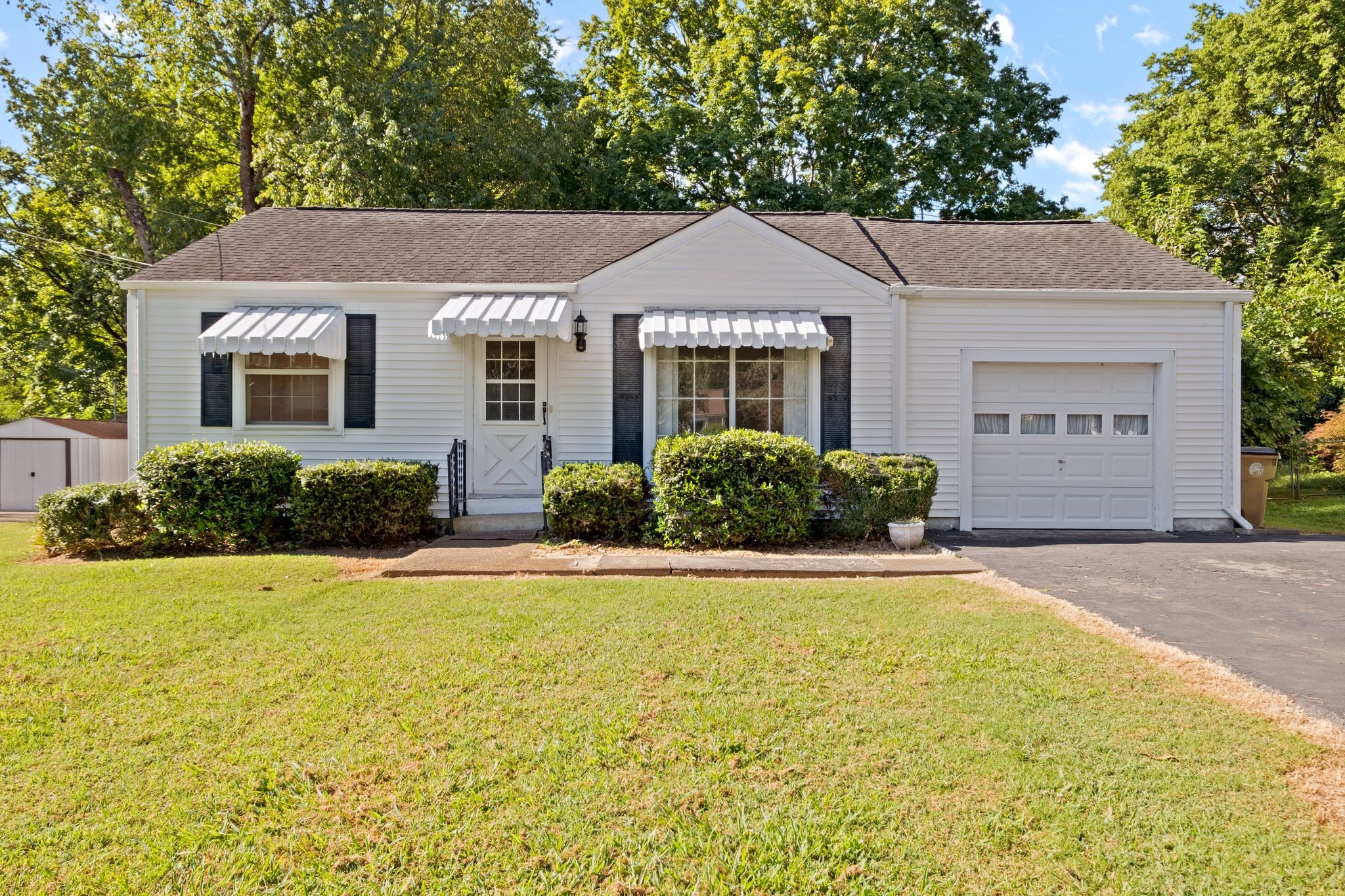 2837 Colonial Cir