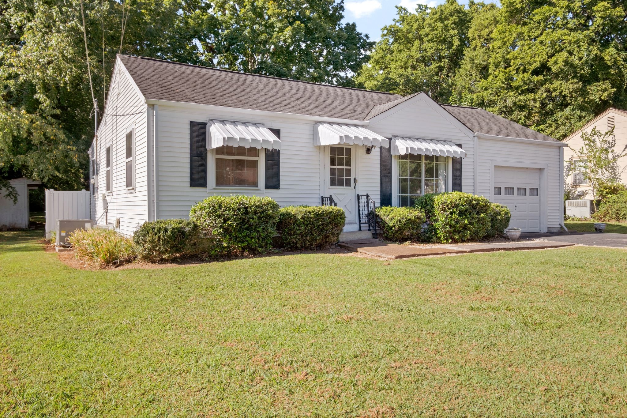 2837 Colonial Cir