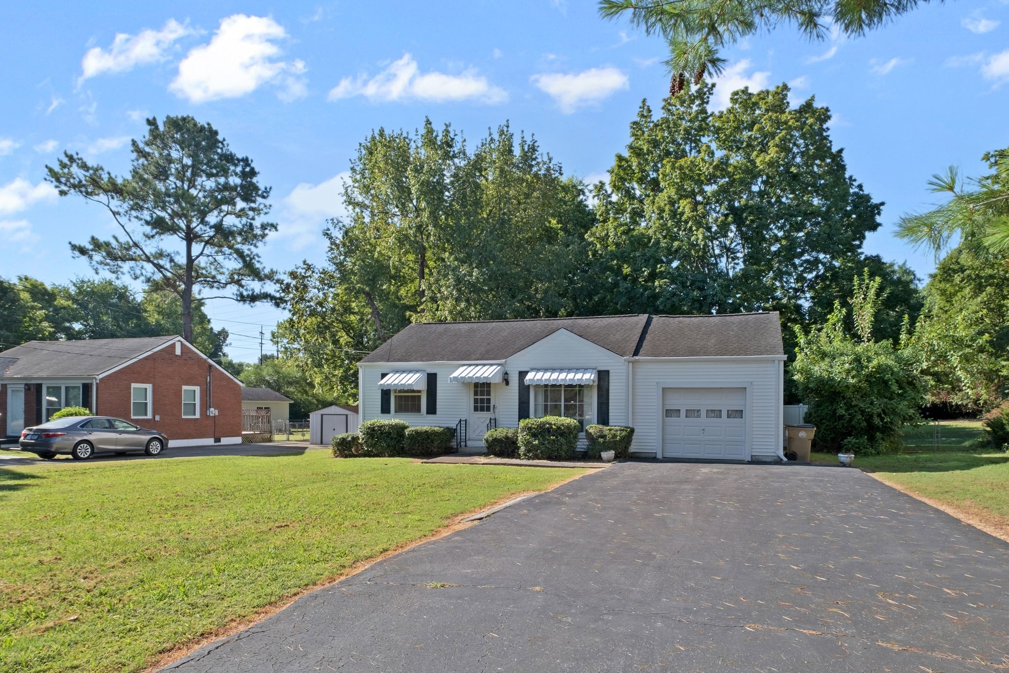 2837 Colonial Cir