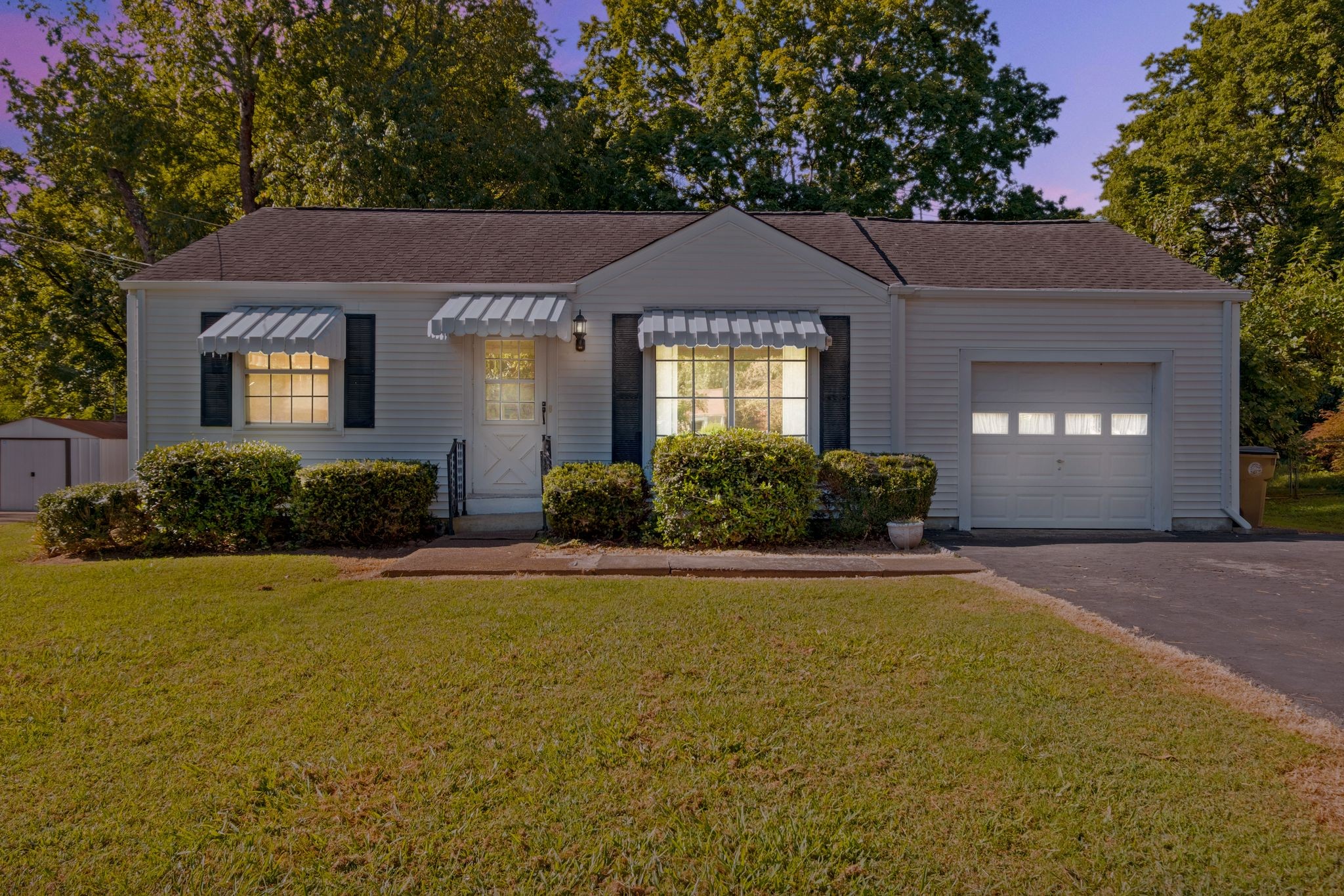 2837 Colonial Cir