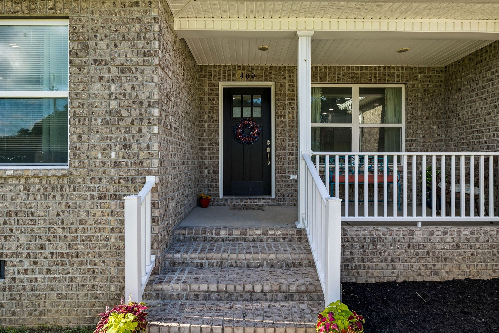 400 Mockingbird Ln
