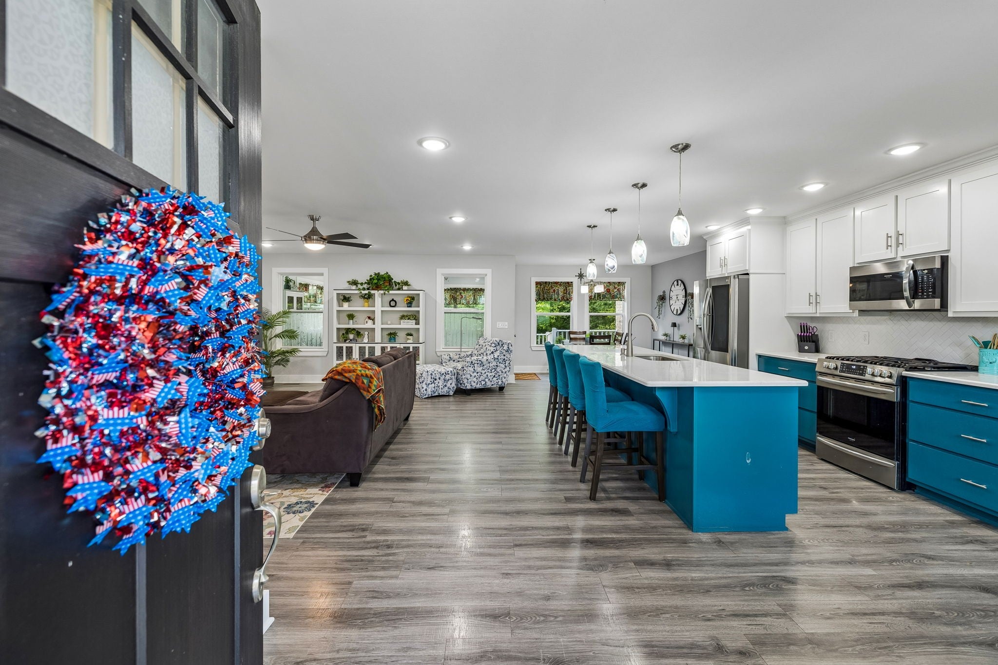 400 Mockingbird Ln