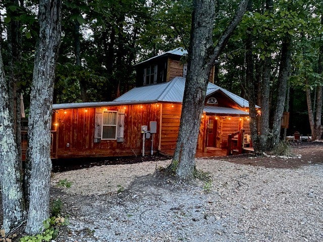 200 Jennifer Ln