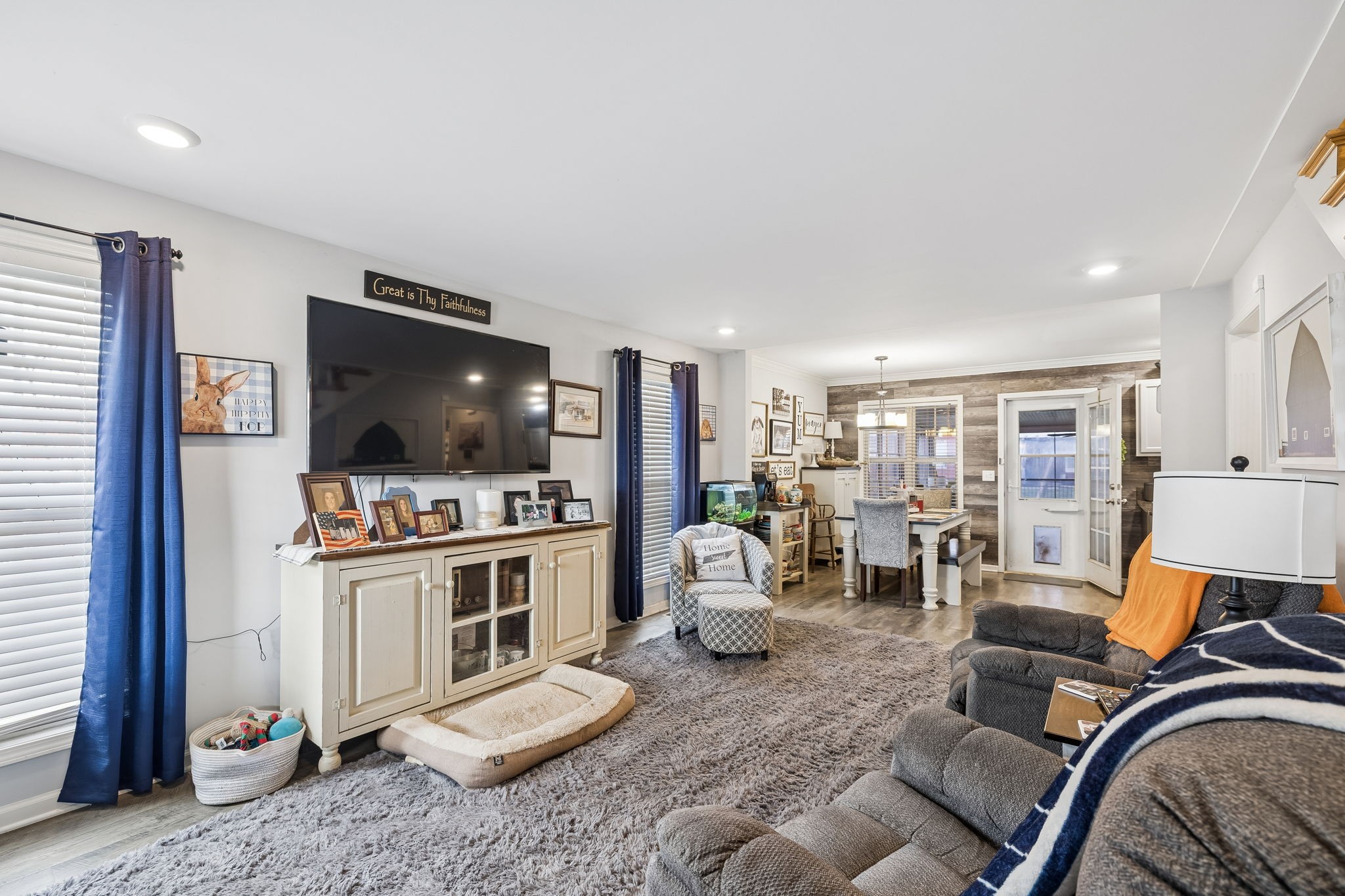 5218 Ticonderoga Ave