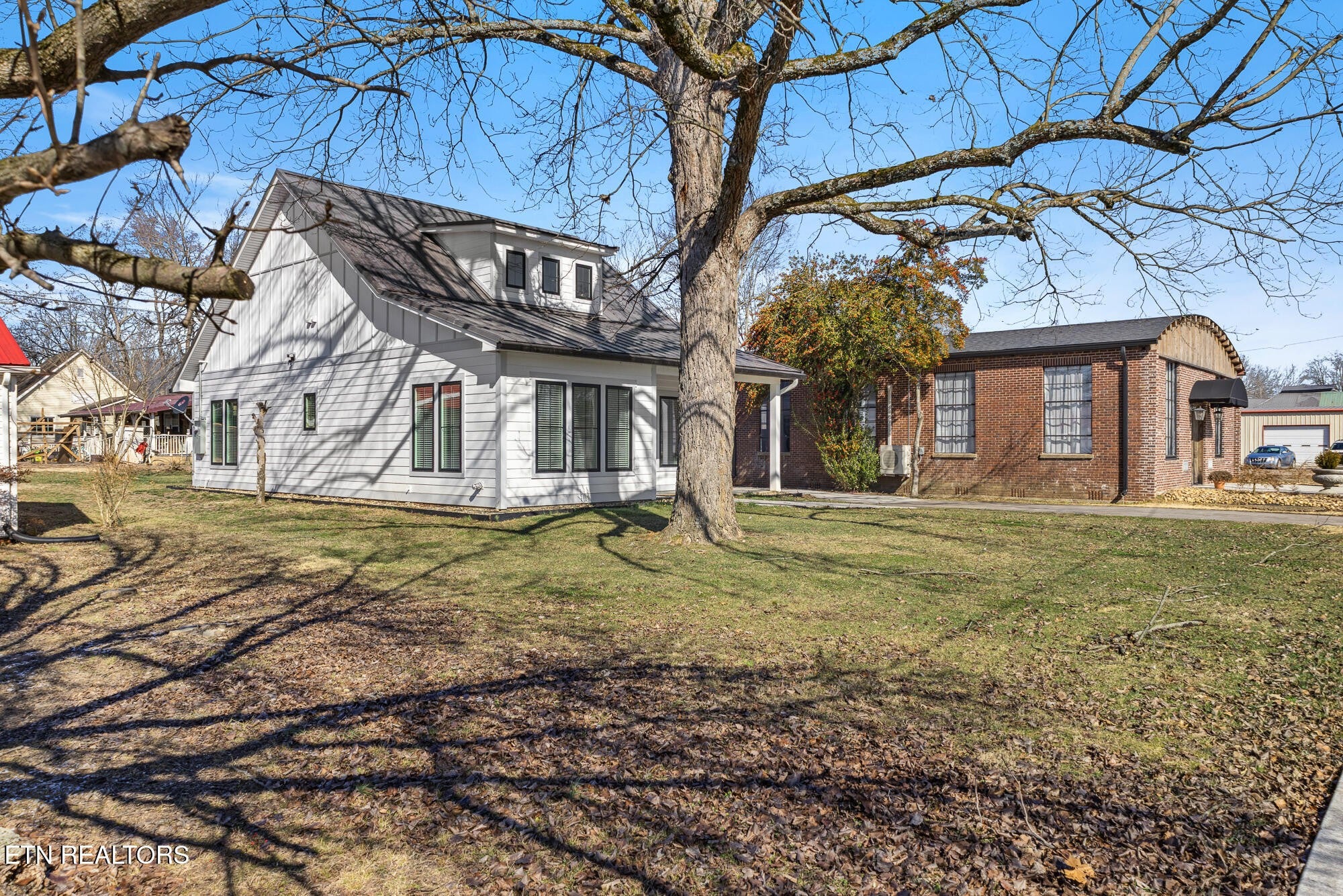103 E Main St