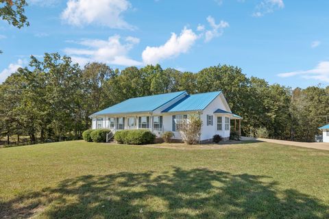 240 Hurst Rd Hohenwald TN 38462