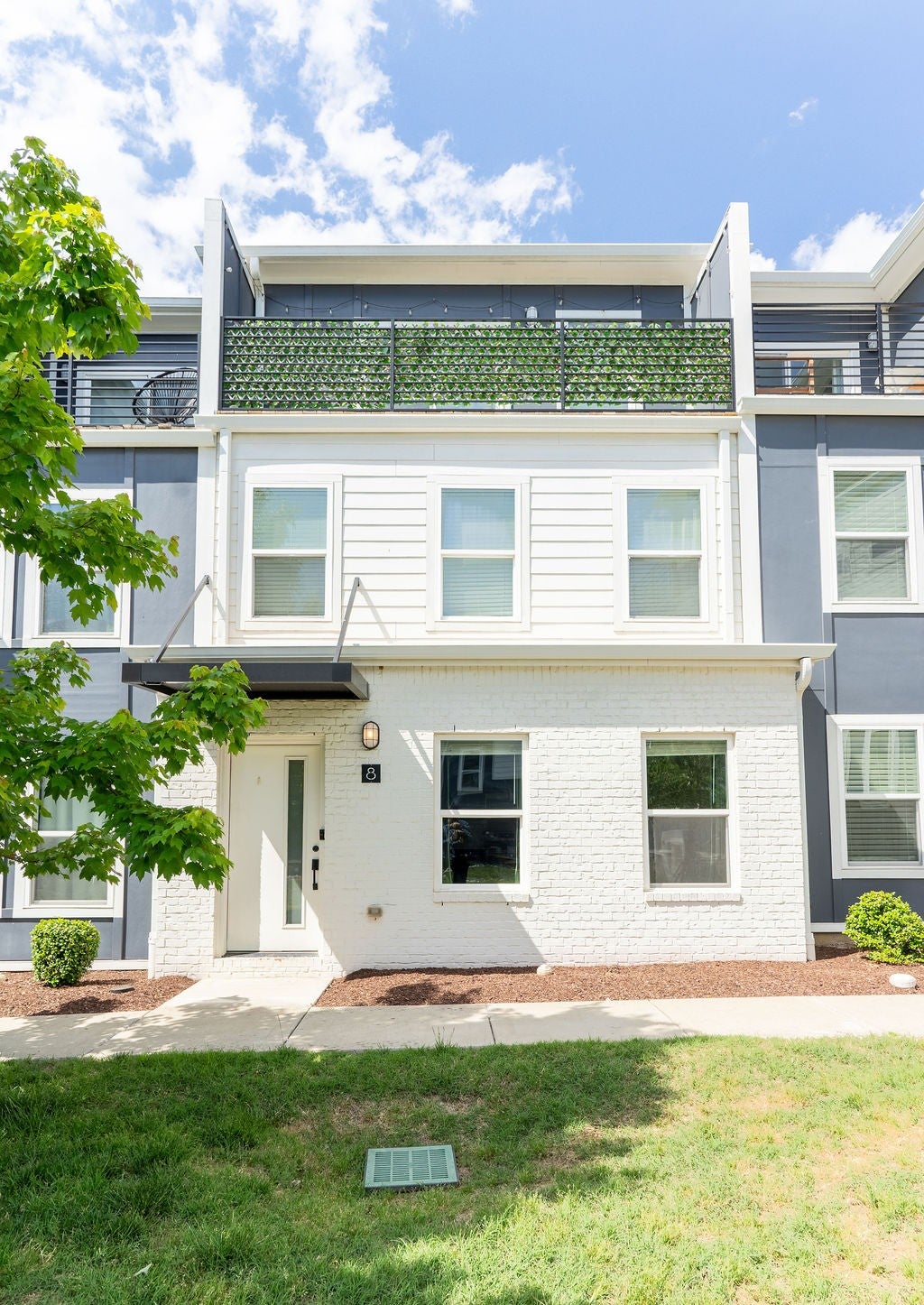 2.0-bed rental at 110 Duke St 8