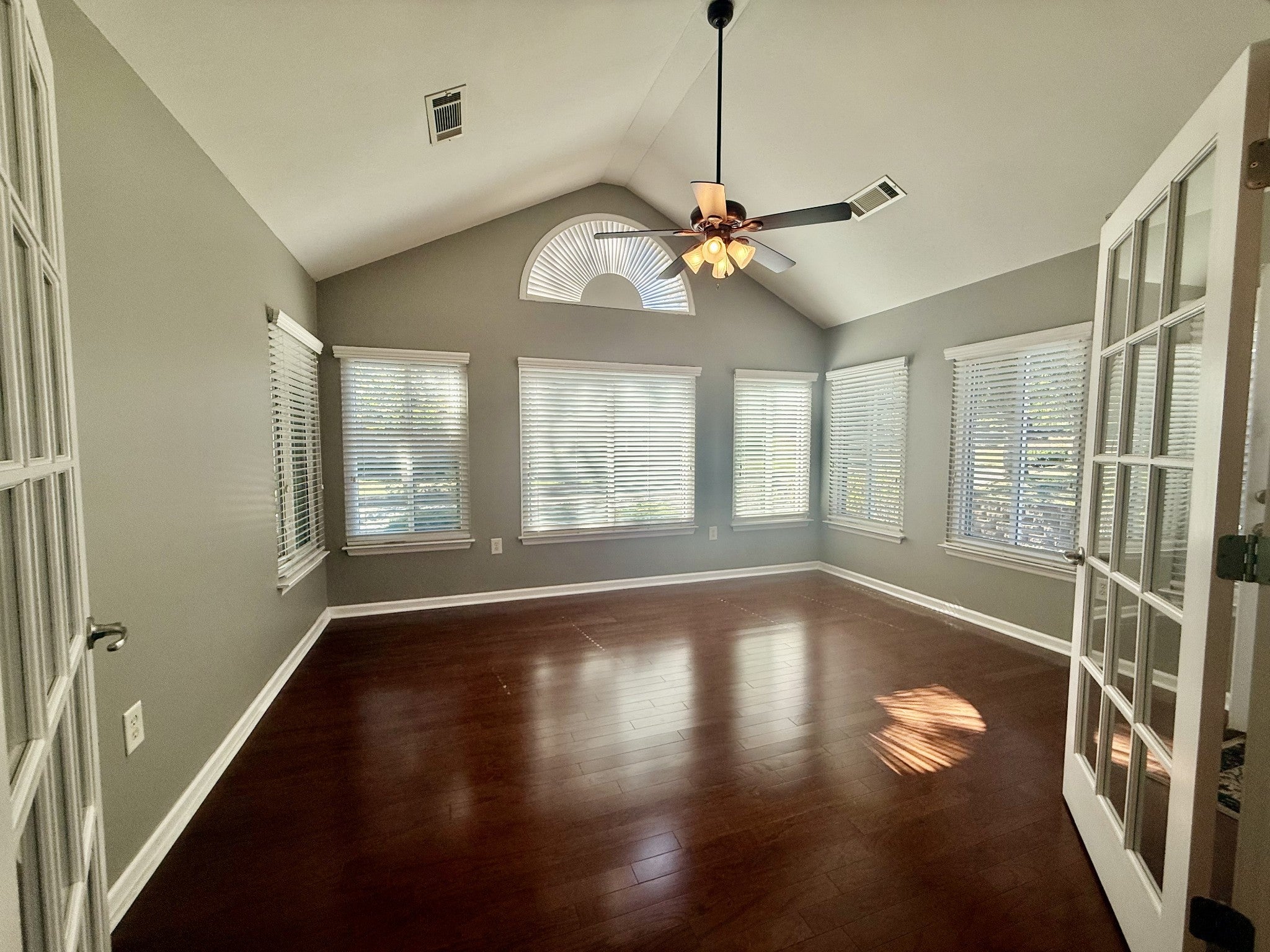 825 Browns Ln 201