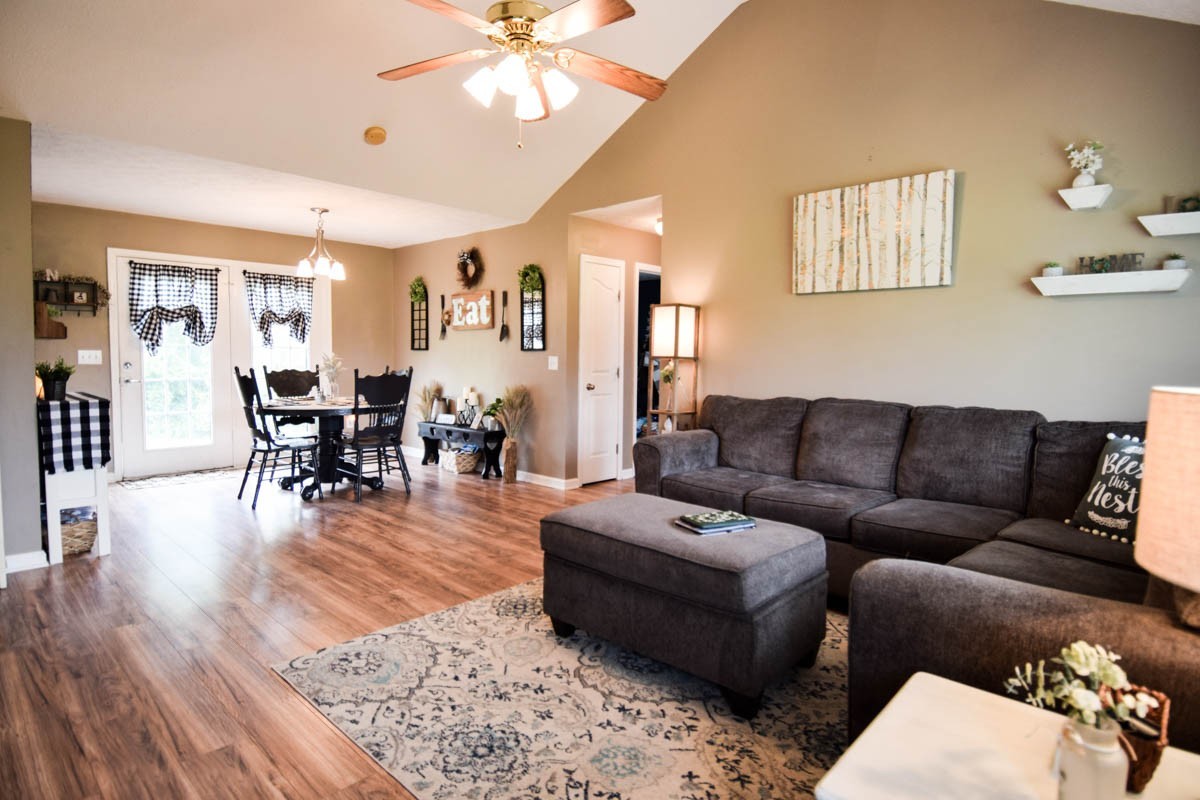 317 Running Meadows Rd