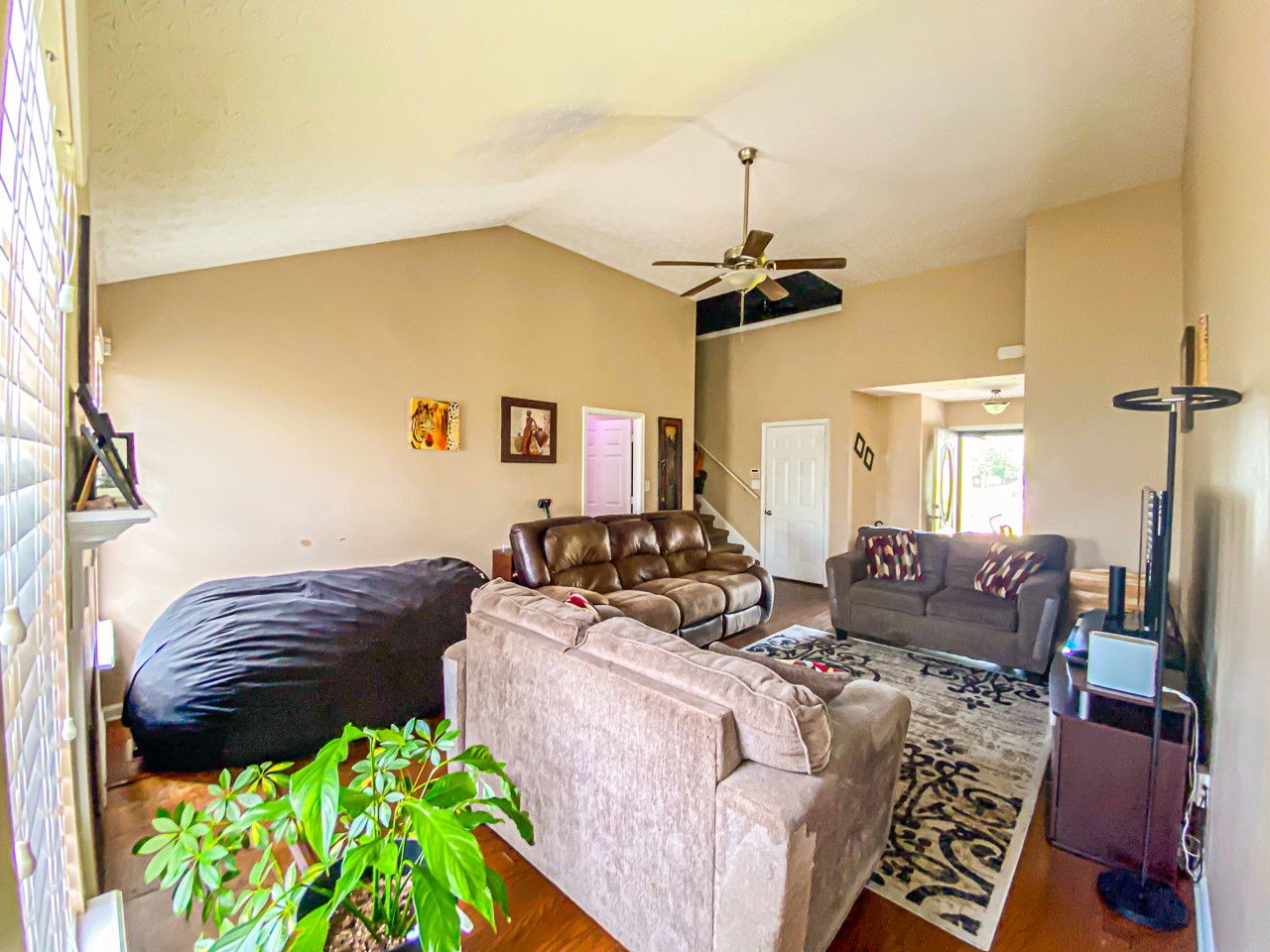 3891 Mackenzie Dr