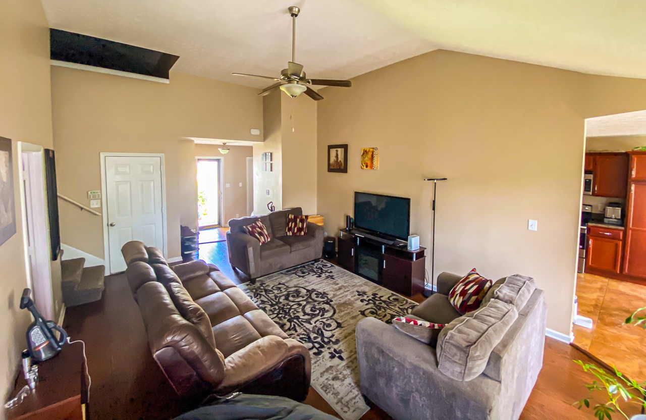 3891 Mackenzie Dr