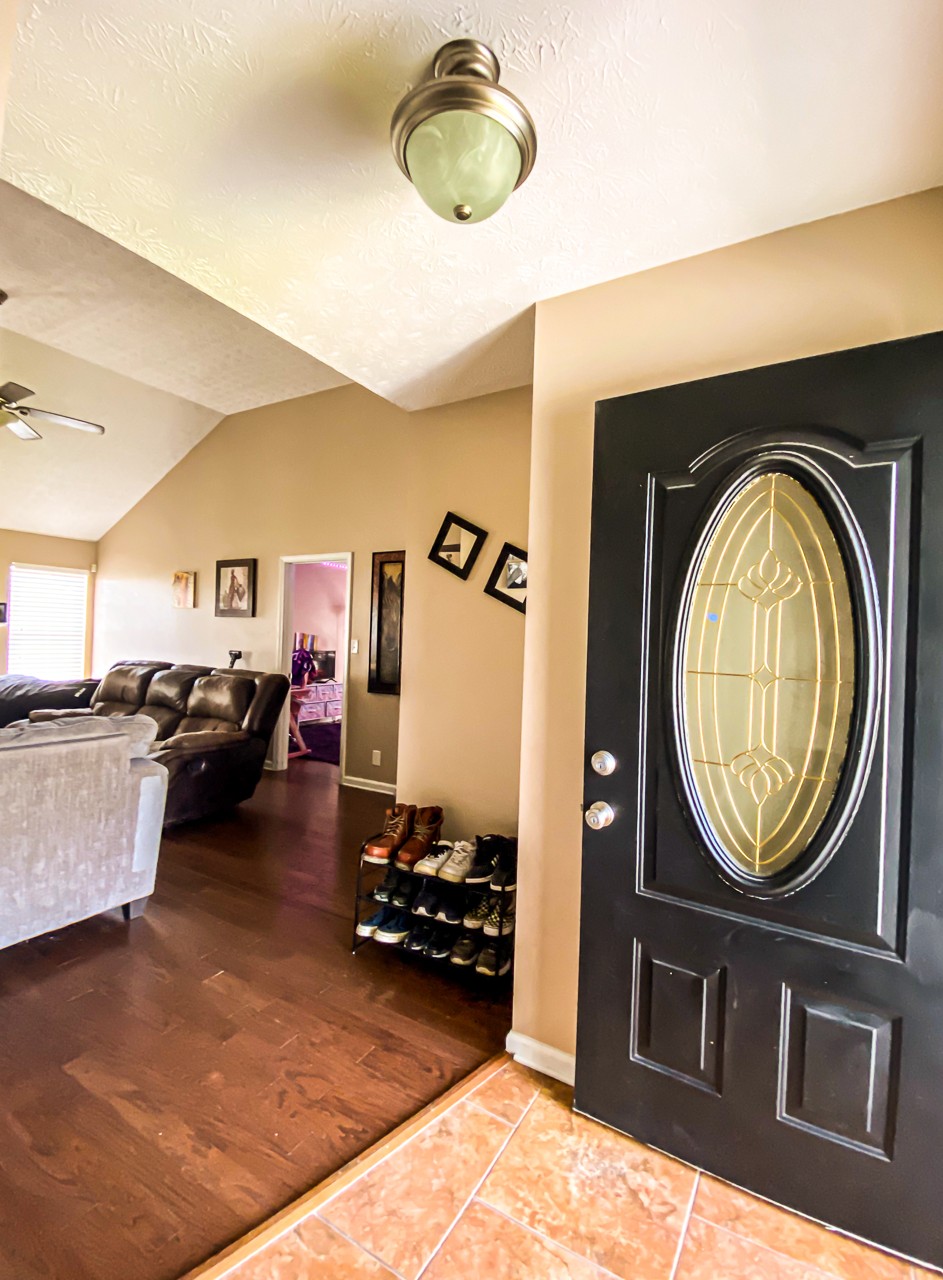 3891 Mackenzie Dr