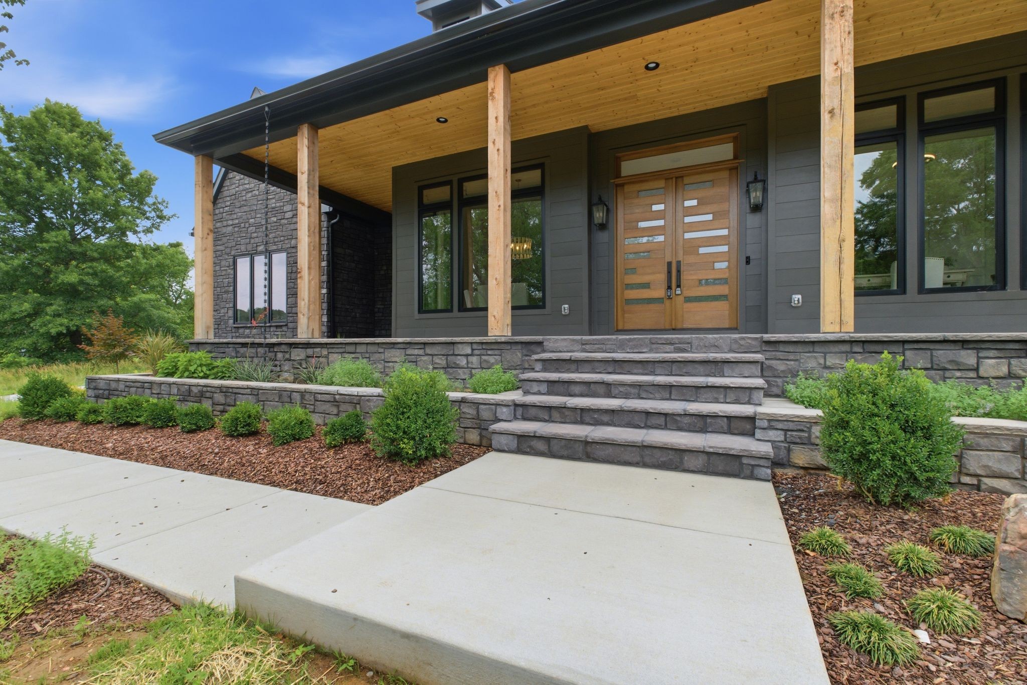 1002 Waller Rd