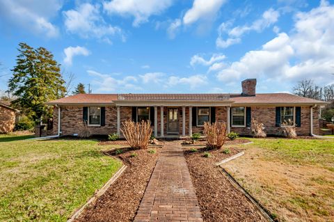 211 W Hills Ter Dickson TN 37055