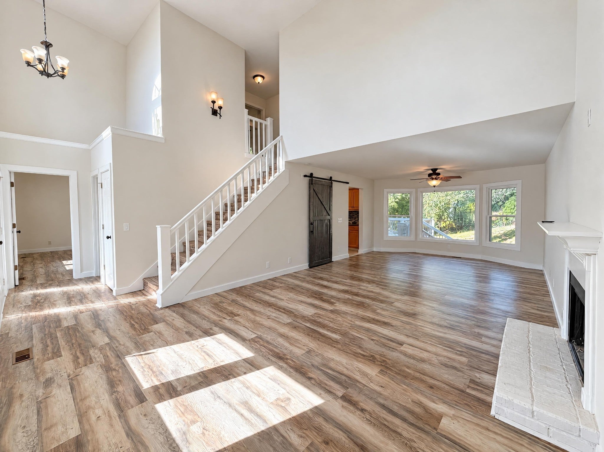 702 Lone Oak Dr