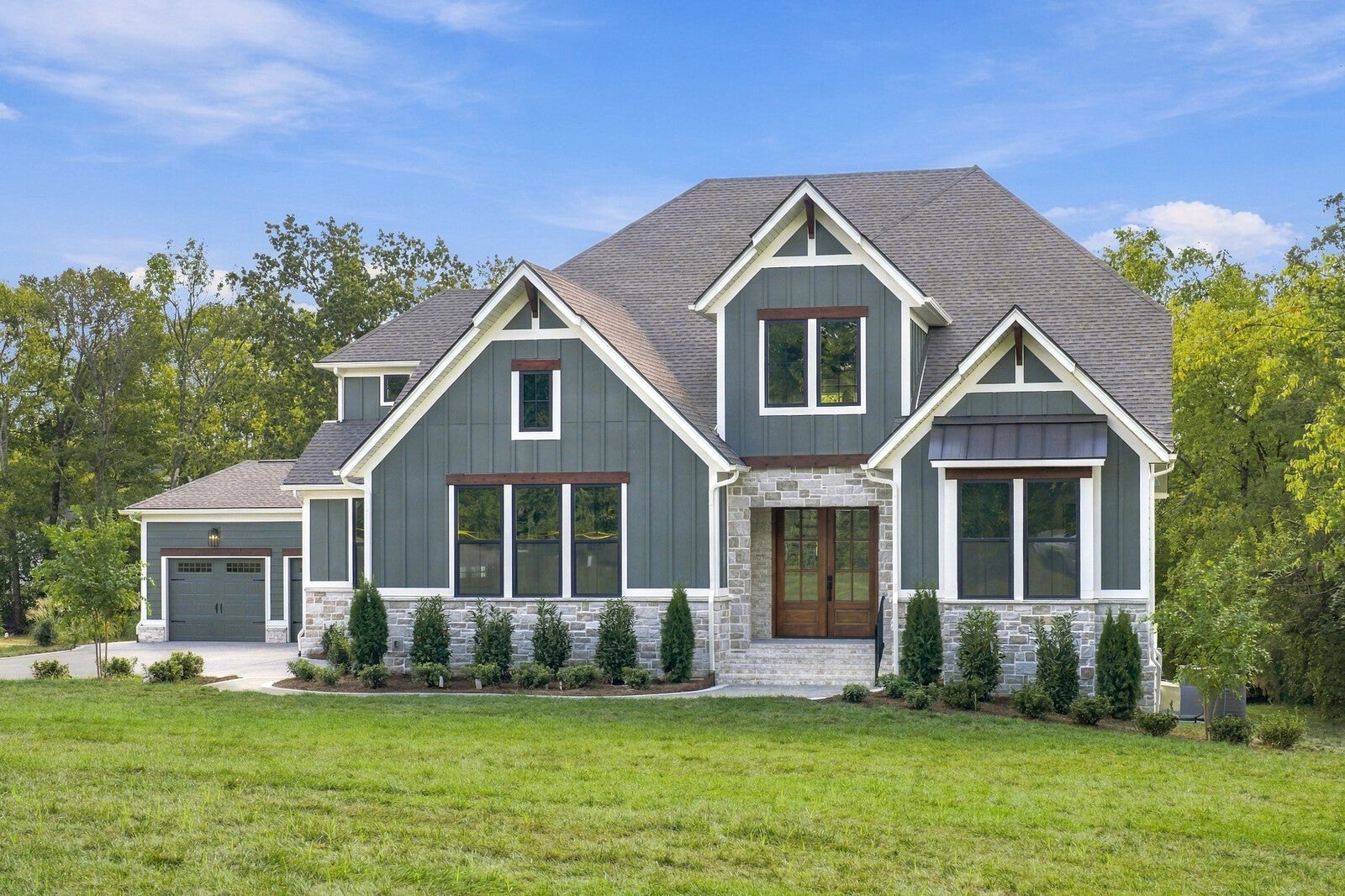 5-bed listing at 6841 Old Charlotte Pike, Nashville