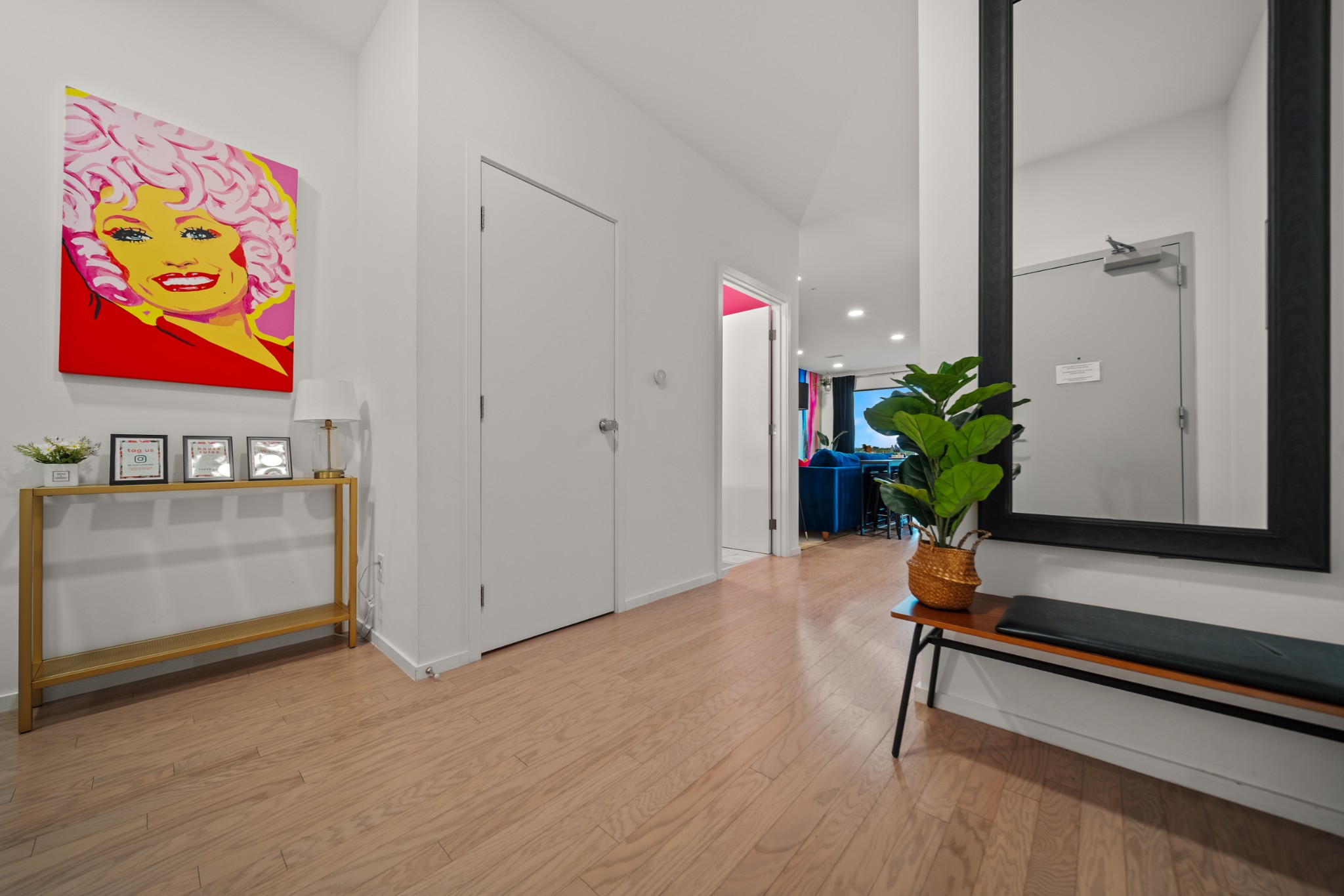 700 1st Ave N 403