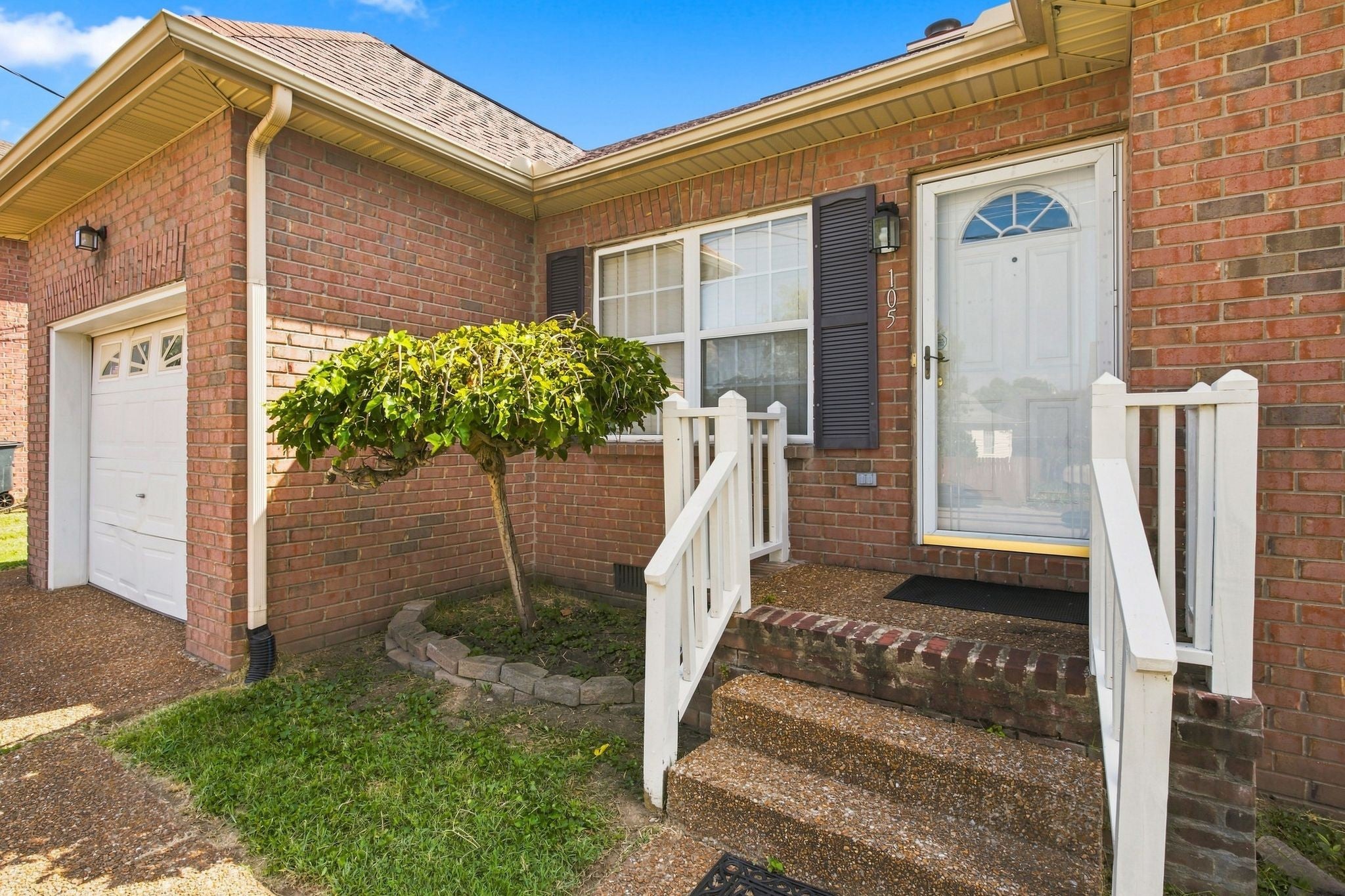 105 Clovercrest Dr