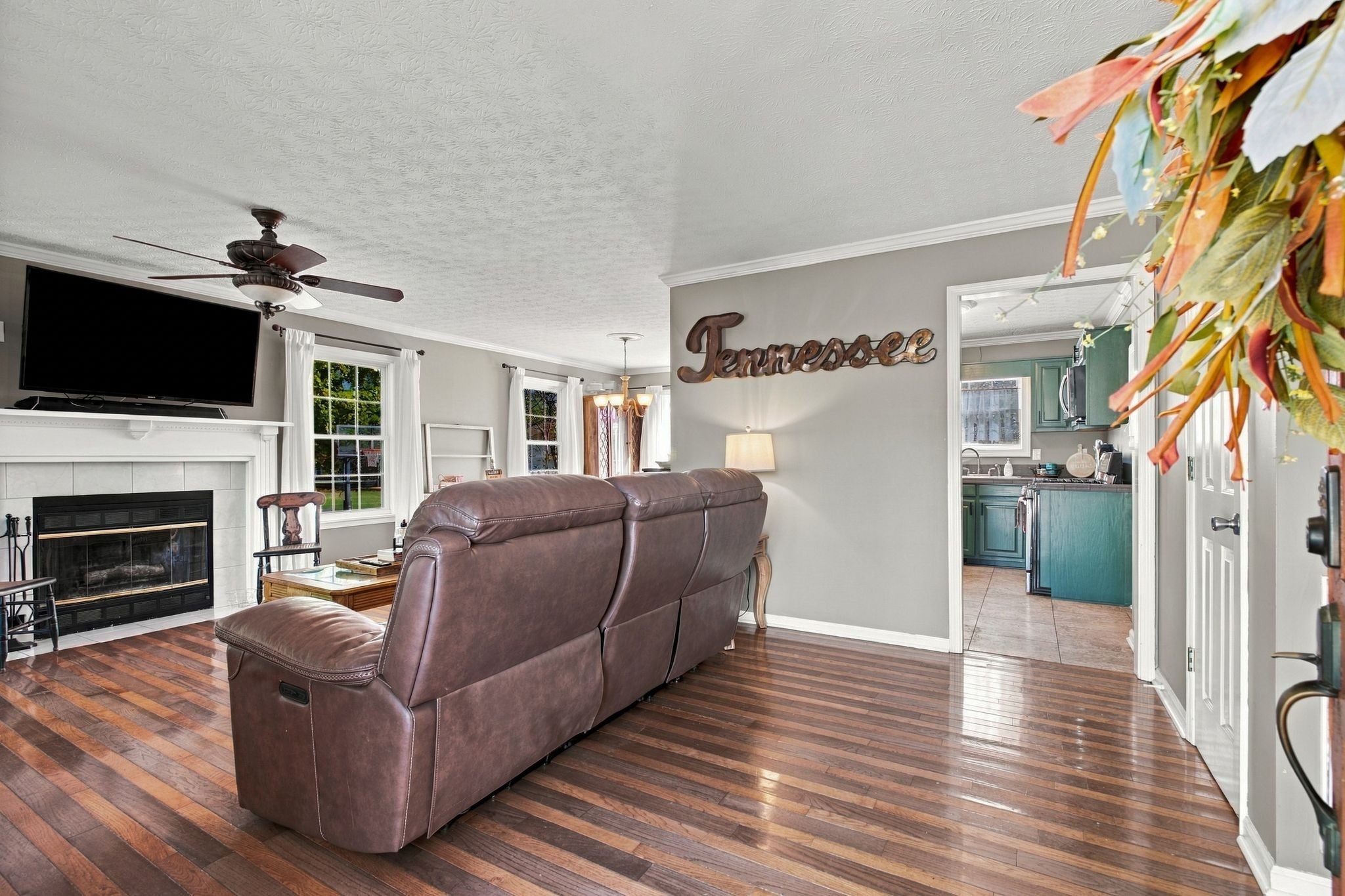 565 Douglas Ln