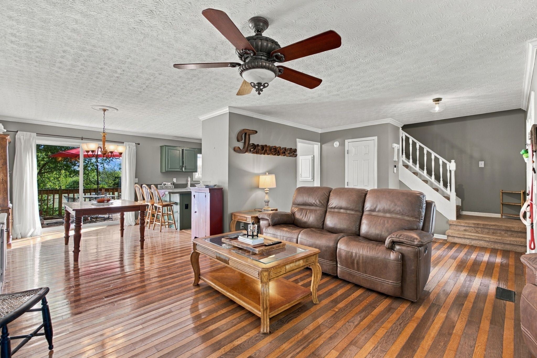 565 Douglas Ln