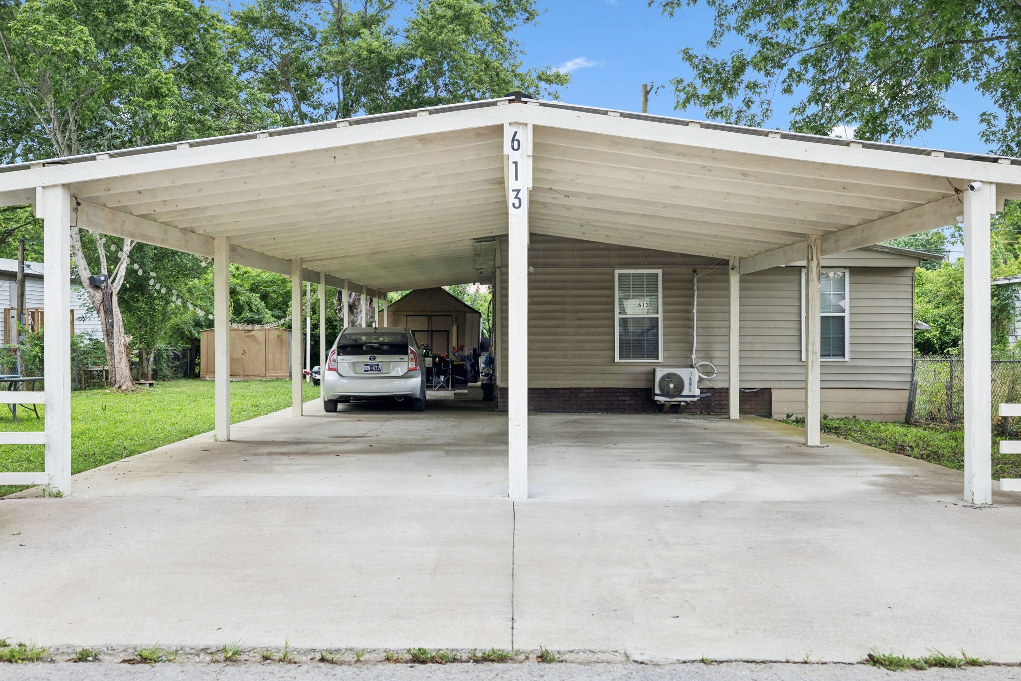 613 Sycamore Ln