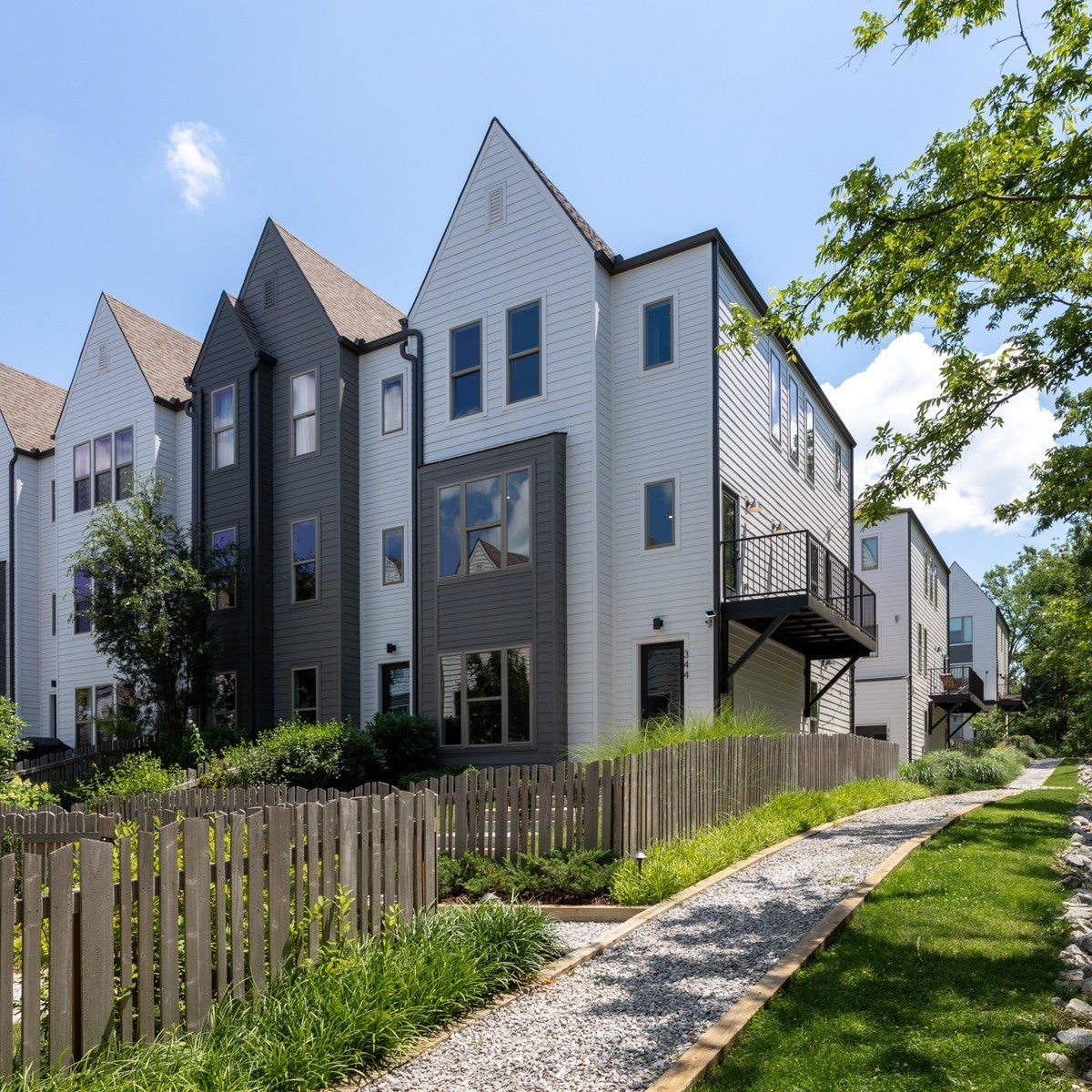 3-bed listing at 344 East Village Ln, Nashville