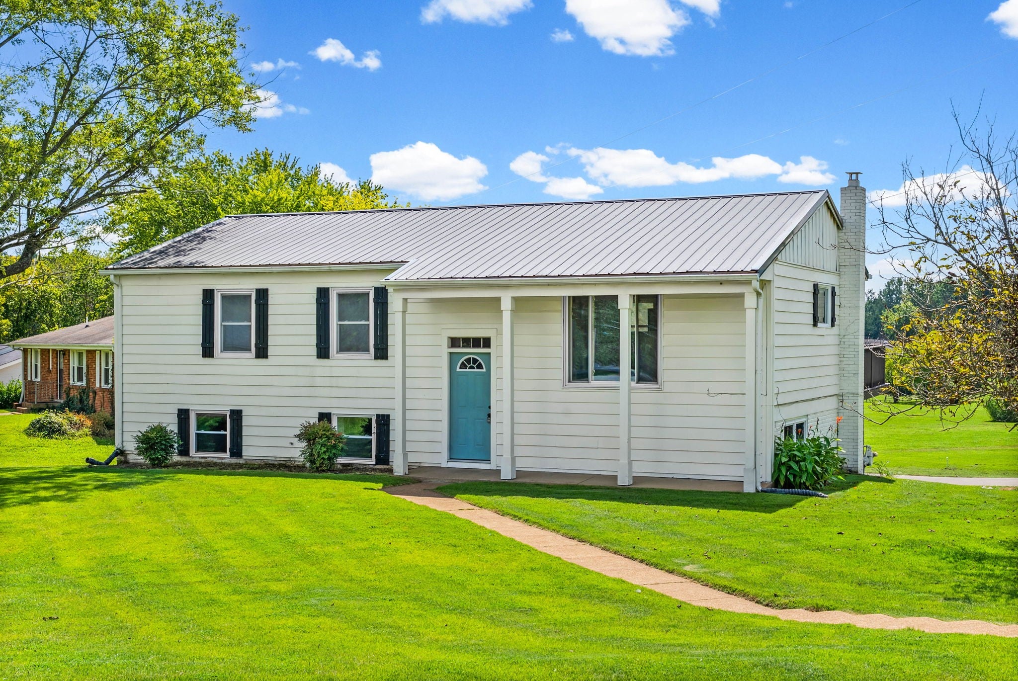 201 W Meadow Dr