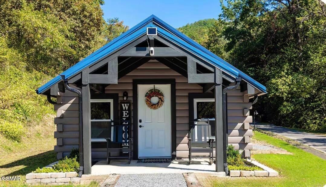 1656 Walker Trail