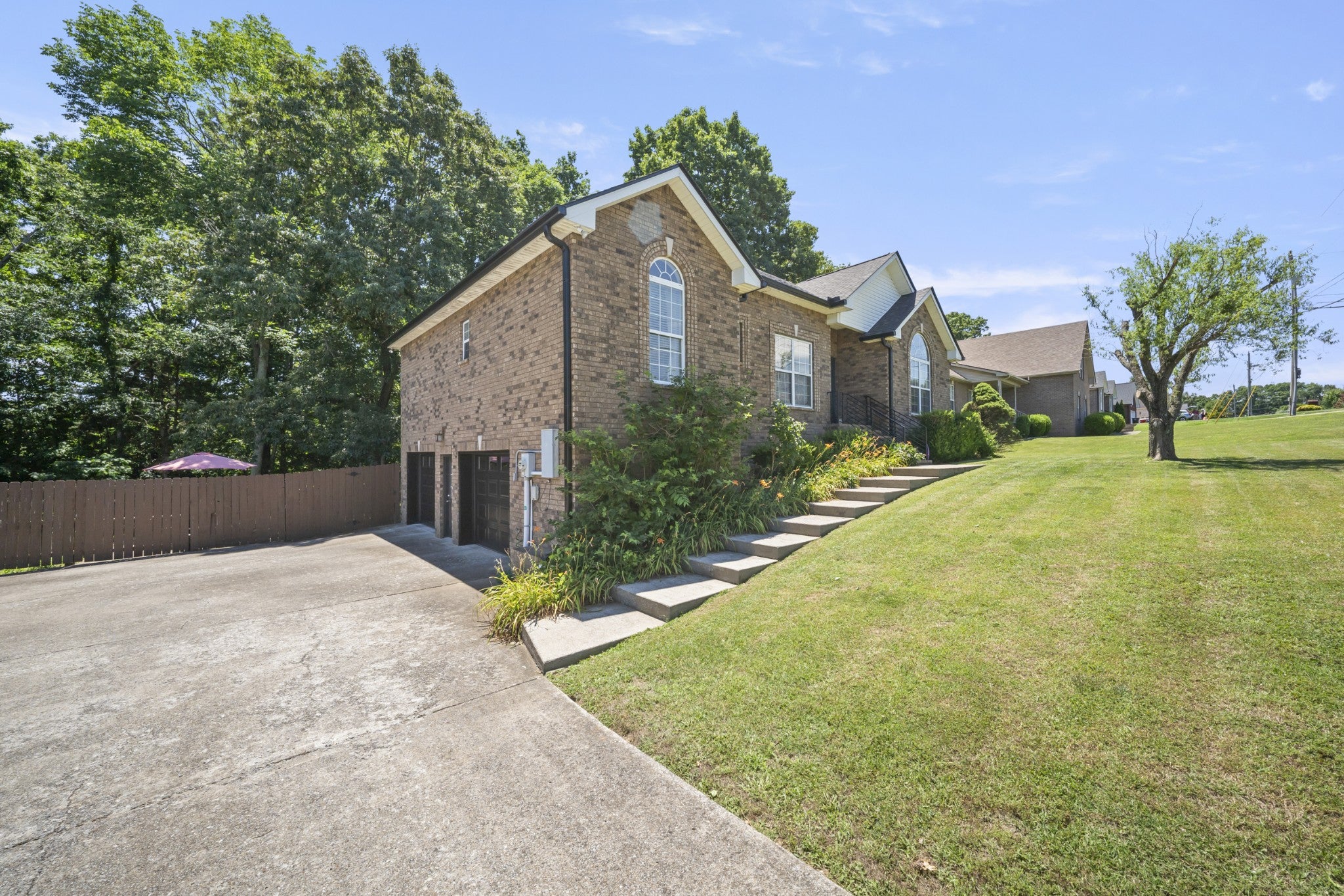 4092 Summit Dr