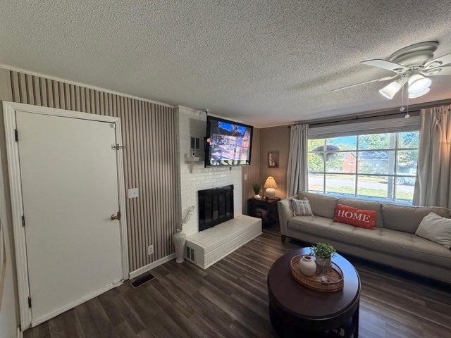 111 N Hampton Ct