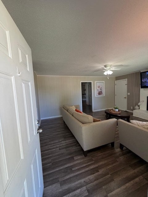 111 N Hampton Ct