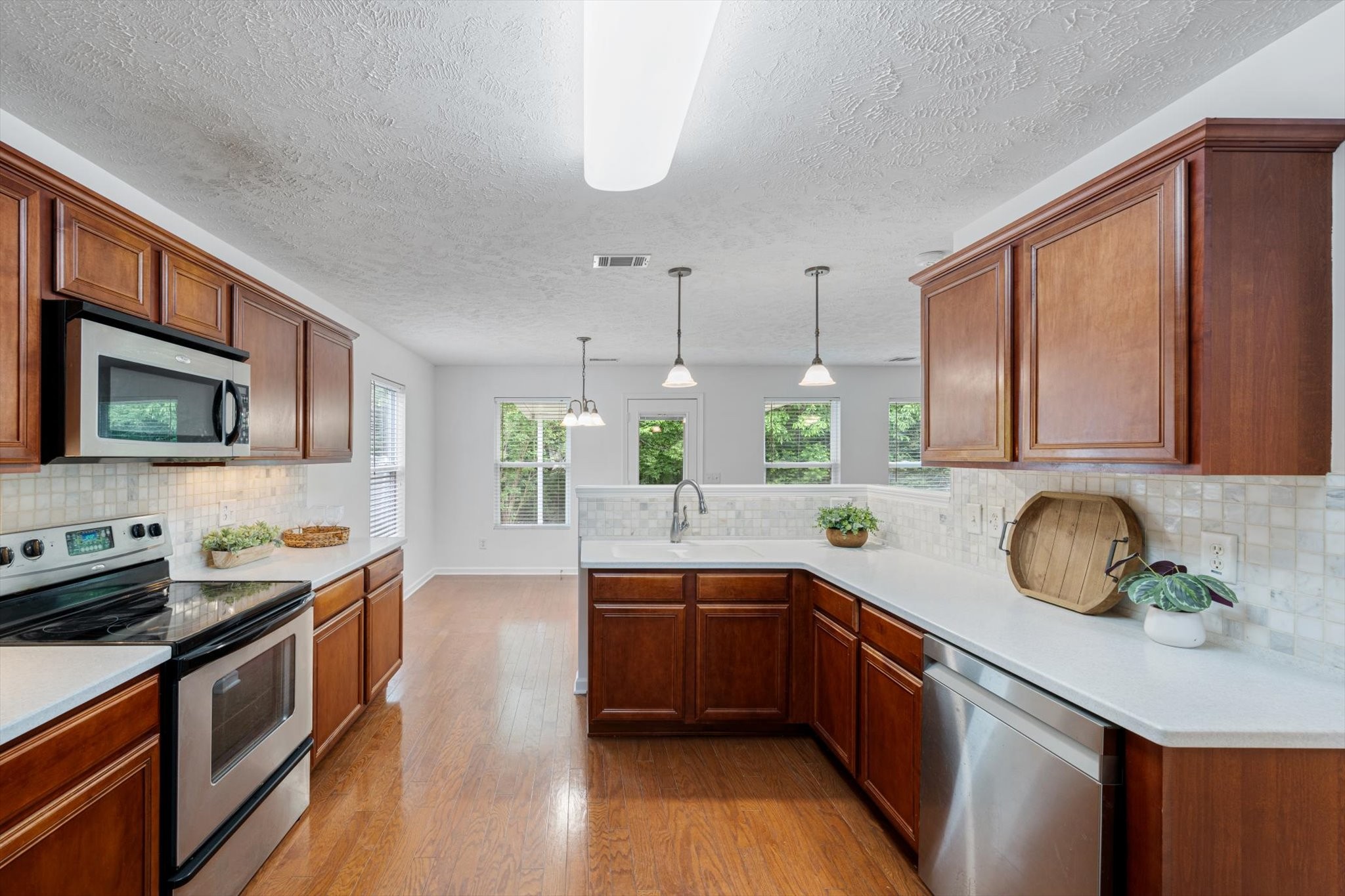 543 Creek Oak Dr
