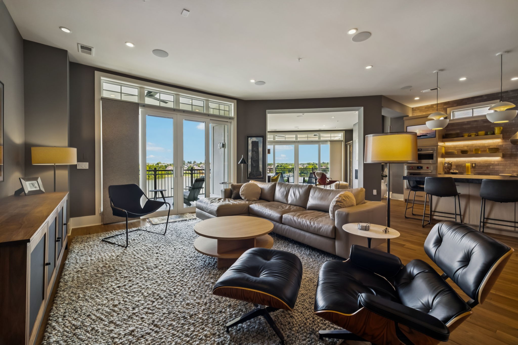 1024 Club View Dr C302