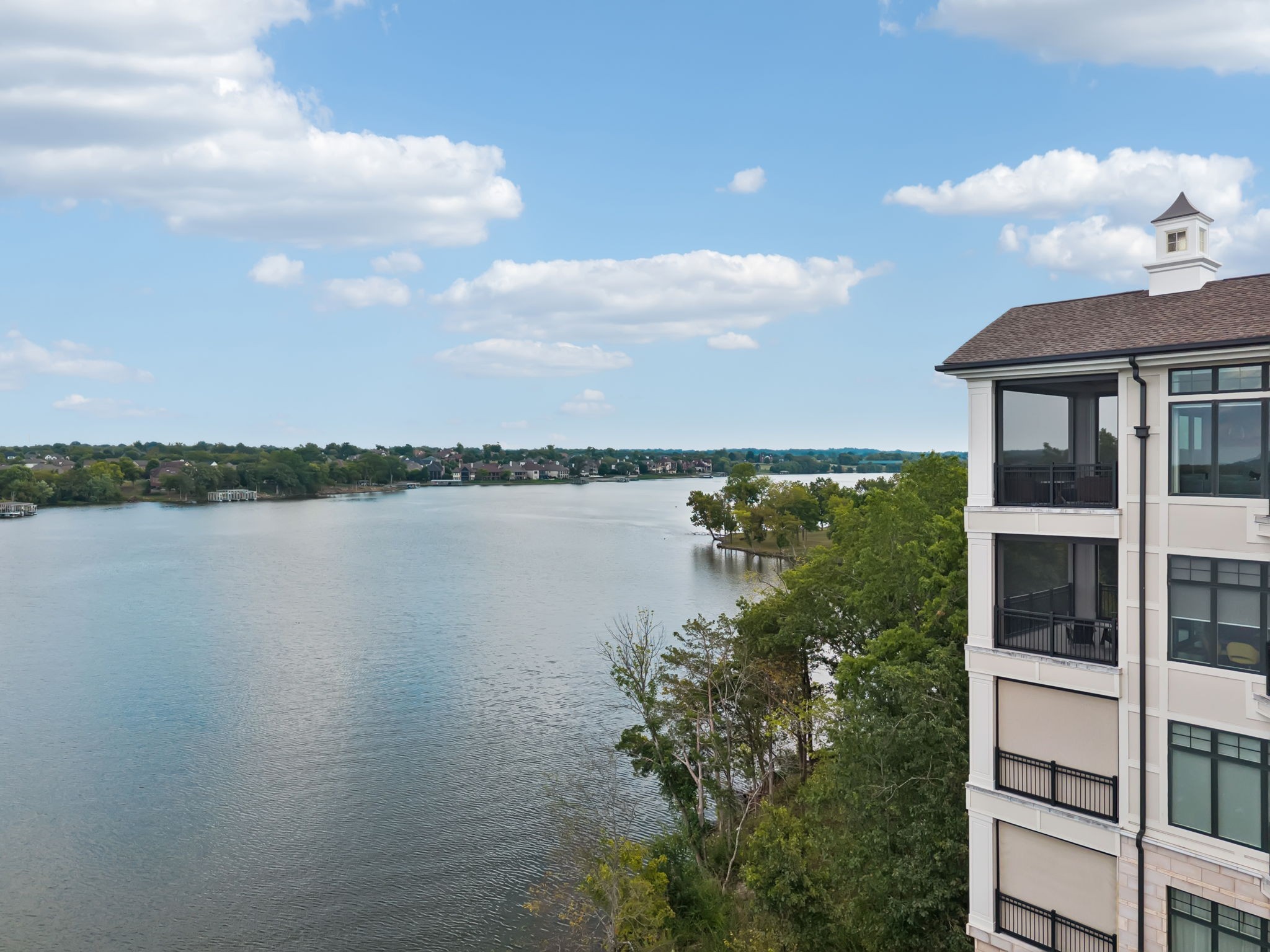 1024 Club View Dr C302