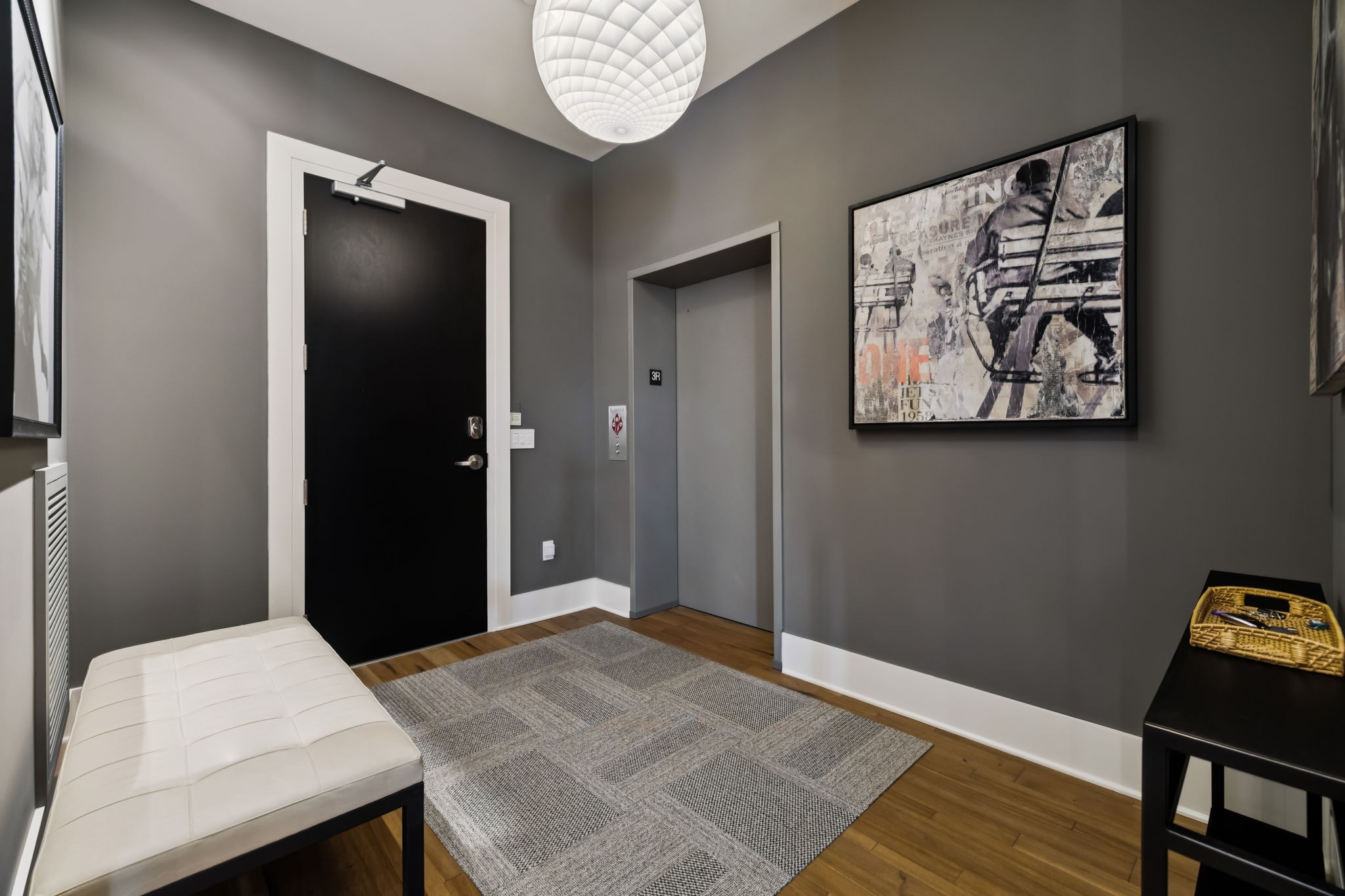 1024 Club View Dr C302