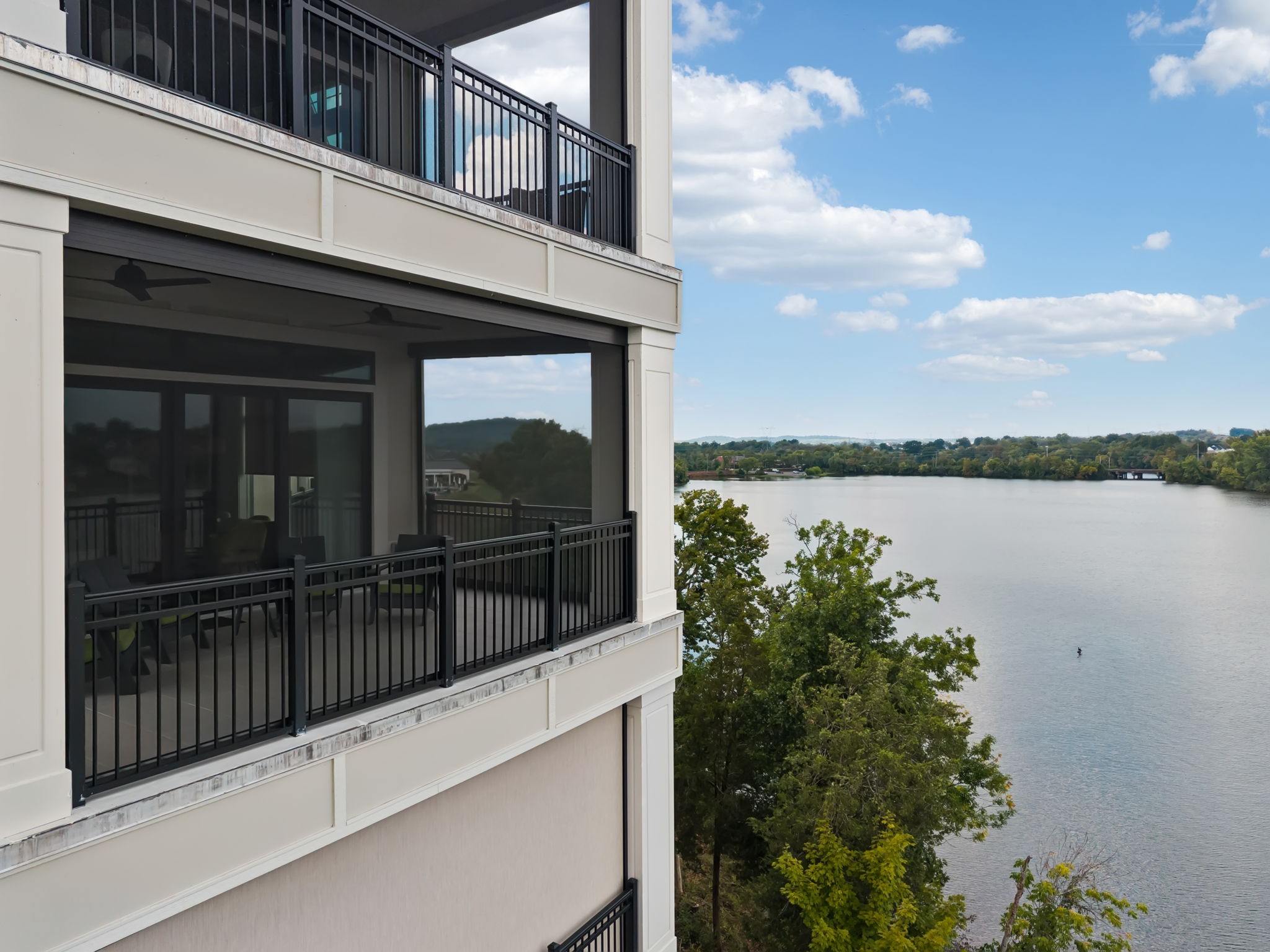 1024 Club View Dr C302
