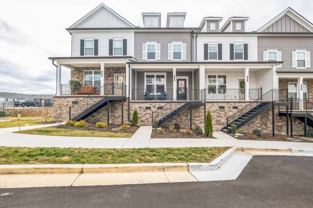 478 Portsdale Dr

                                                                             Brentwood                                

                                    , TN - $463,000