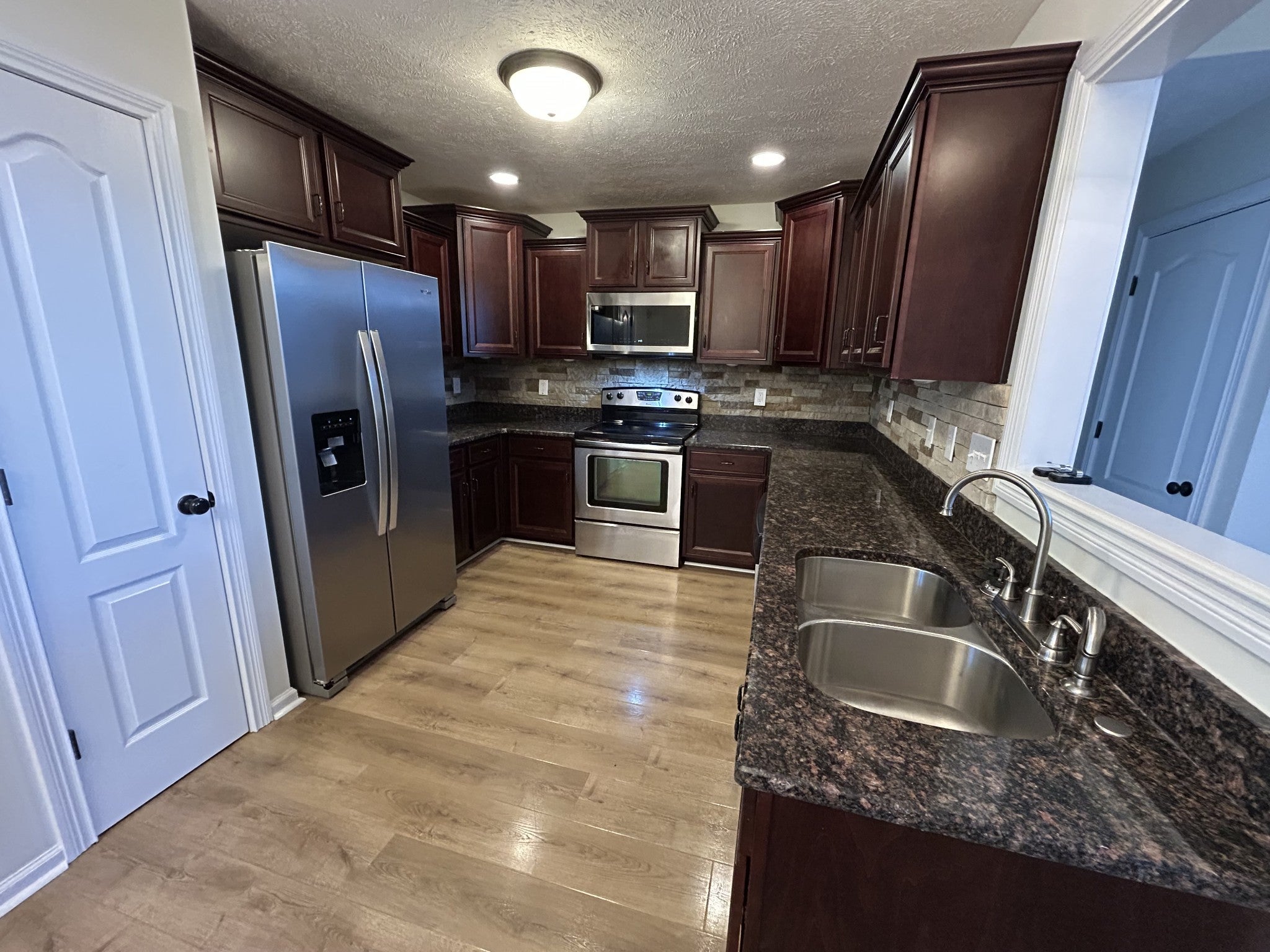 3611 Fox Tail Dr