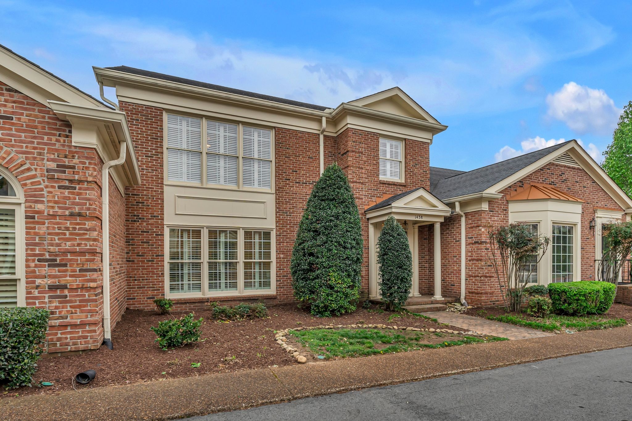 1438 Cheshire Pl