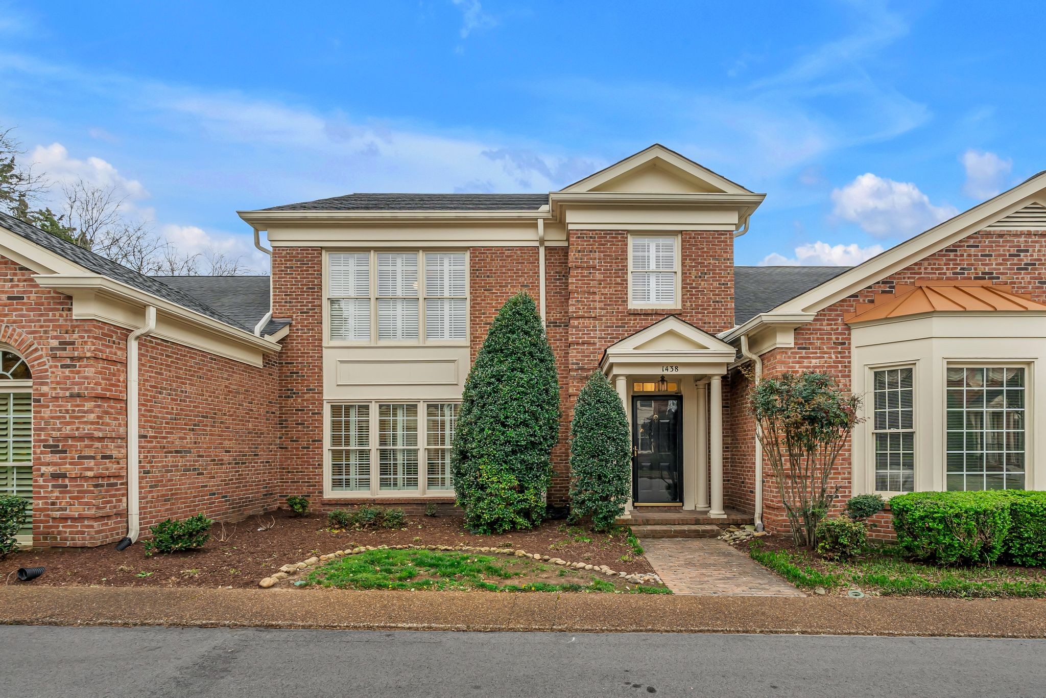 1438 Cheshire Pl