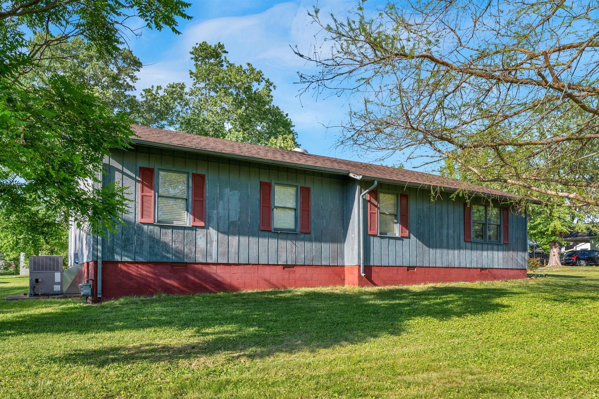 601 Courthouse View St